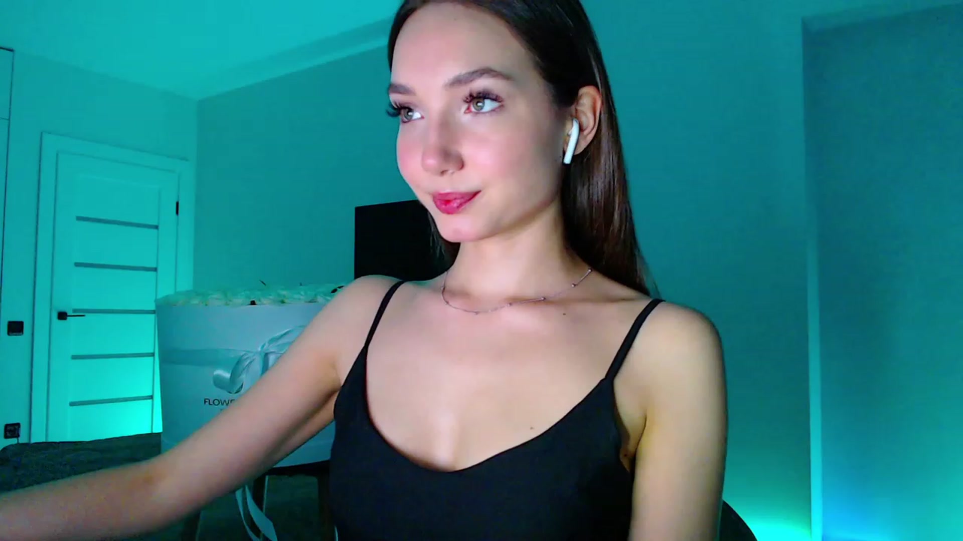 Gallery image thumbnail from Browncat04's myfreecams stream on, 10/03/2023, 16:10 image 6 of 20