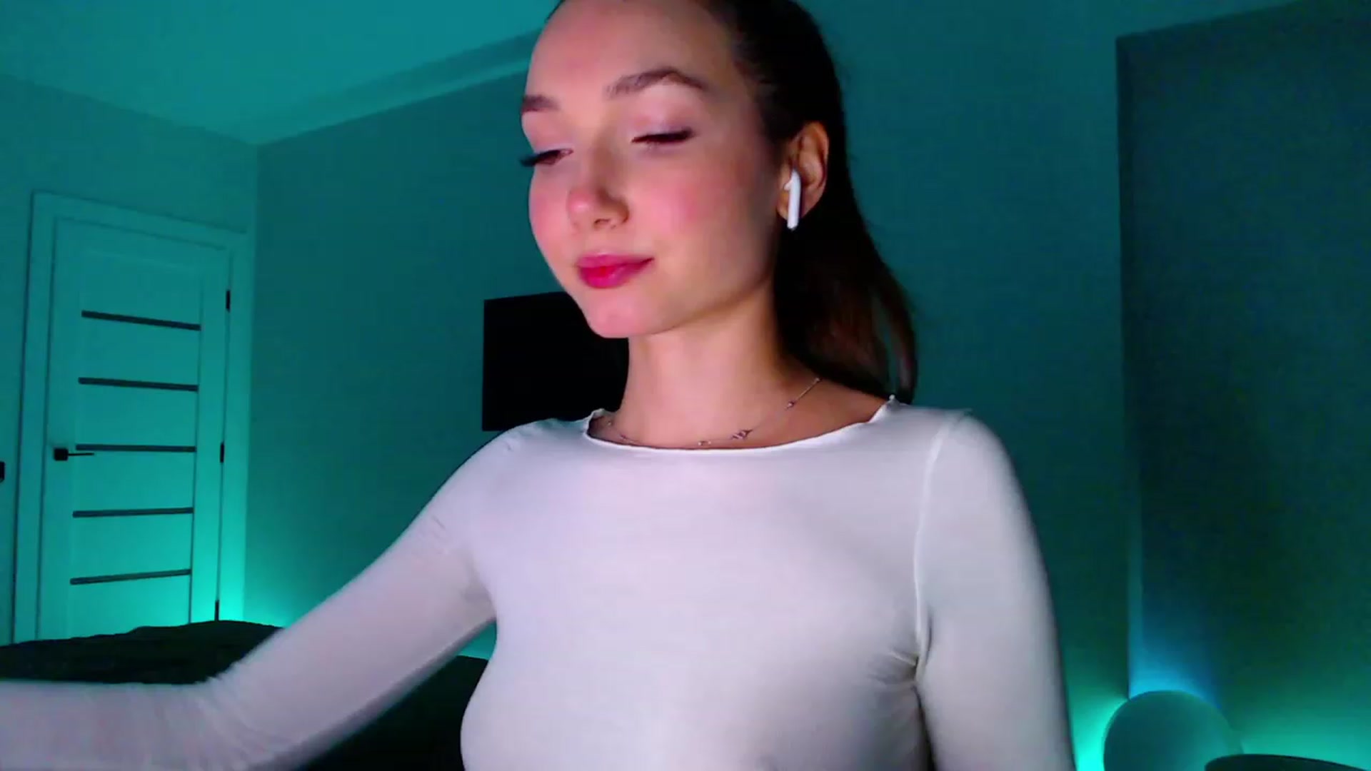 Gallery image thumbnail from Browncat04's myfreecams stream on, 10/06/2023, 16:16 image 9 of 20