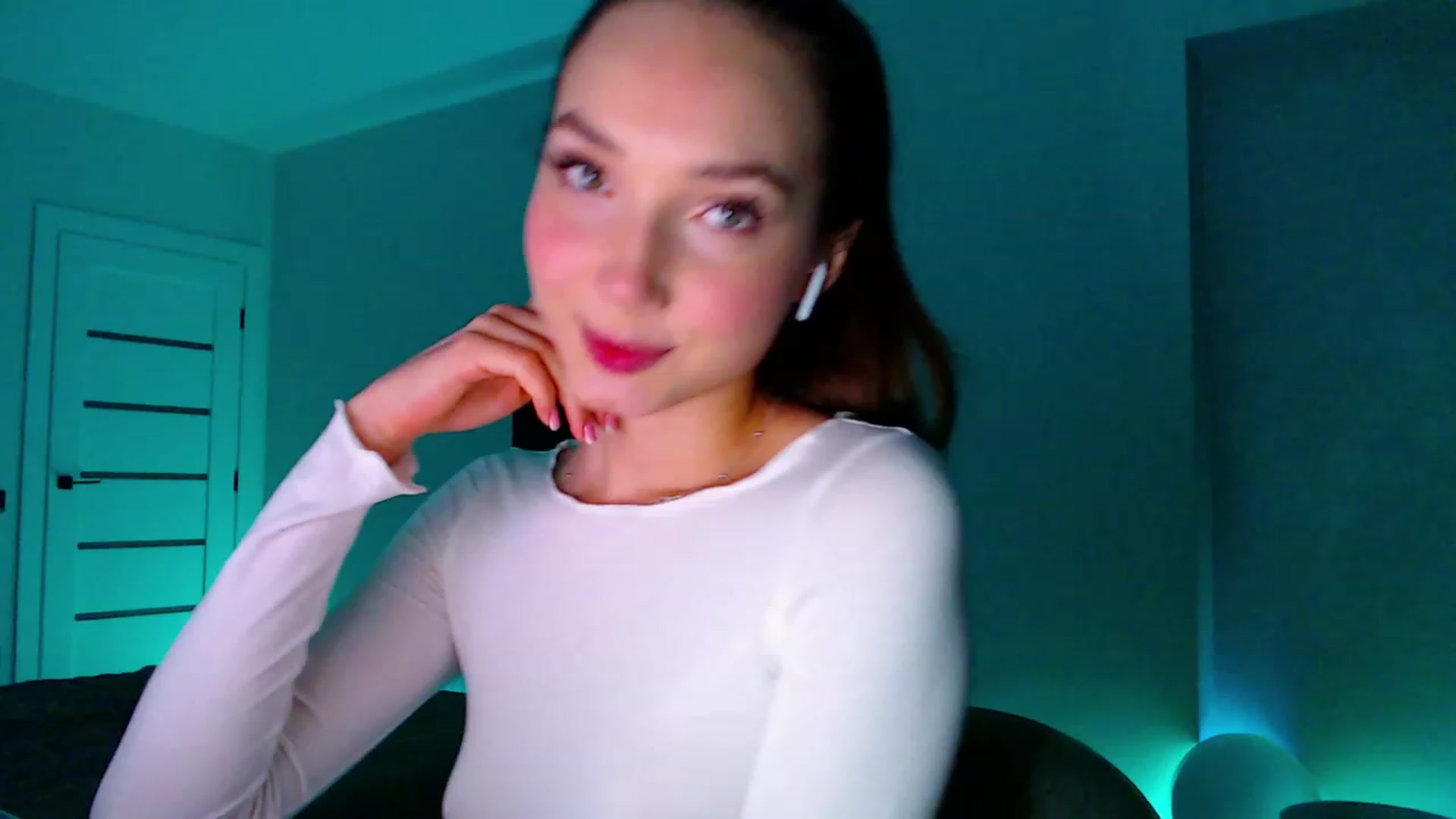 Gallery image thumbnail from Browncat04's myfreecams stream on, 10/06/2023, 16:16 image 18 of 20