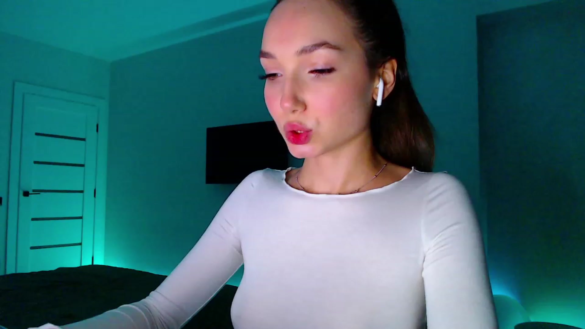 Gallery image thumbnail from Browncat04's myfreecams stream on, 10/06/2023, 16:16 image 13 of 20