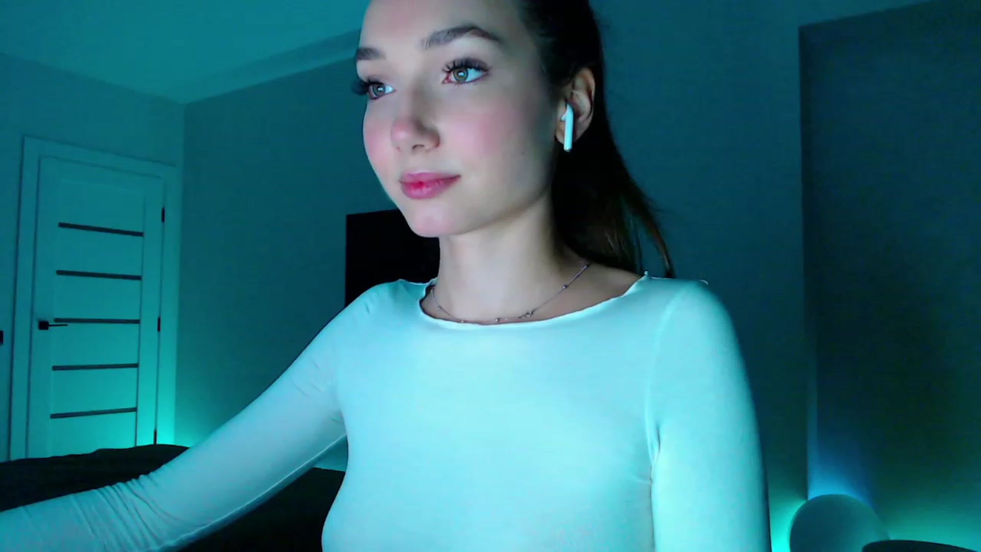 Gallery image thumbnail from Browncat04's myfreecams stream on, 10/06/2023, 16:16 image 7 of 20
