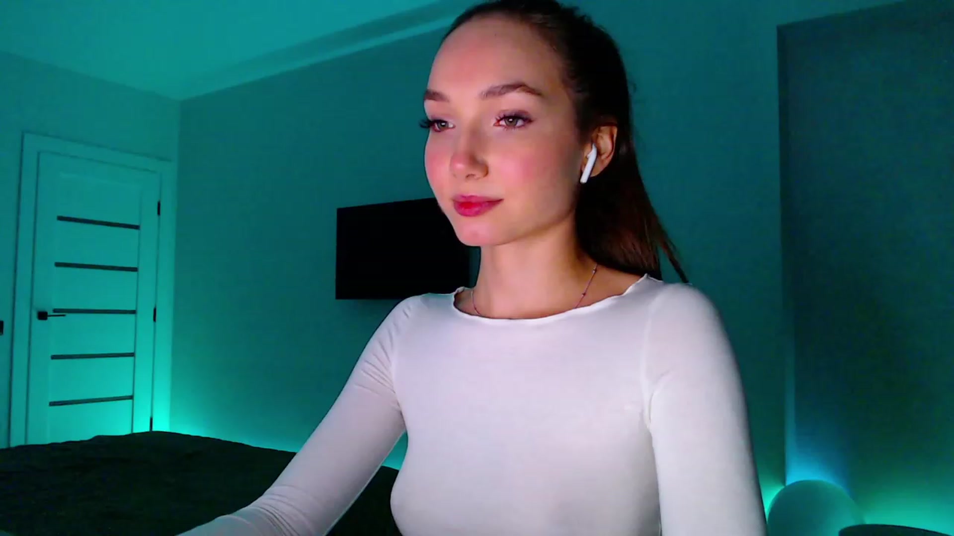 Gallery image thumbnail from Browncat04's myfreecams stream on, 10/06/2023, 16:58 image 16 of 20