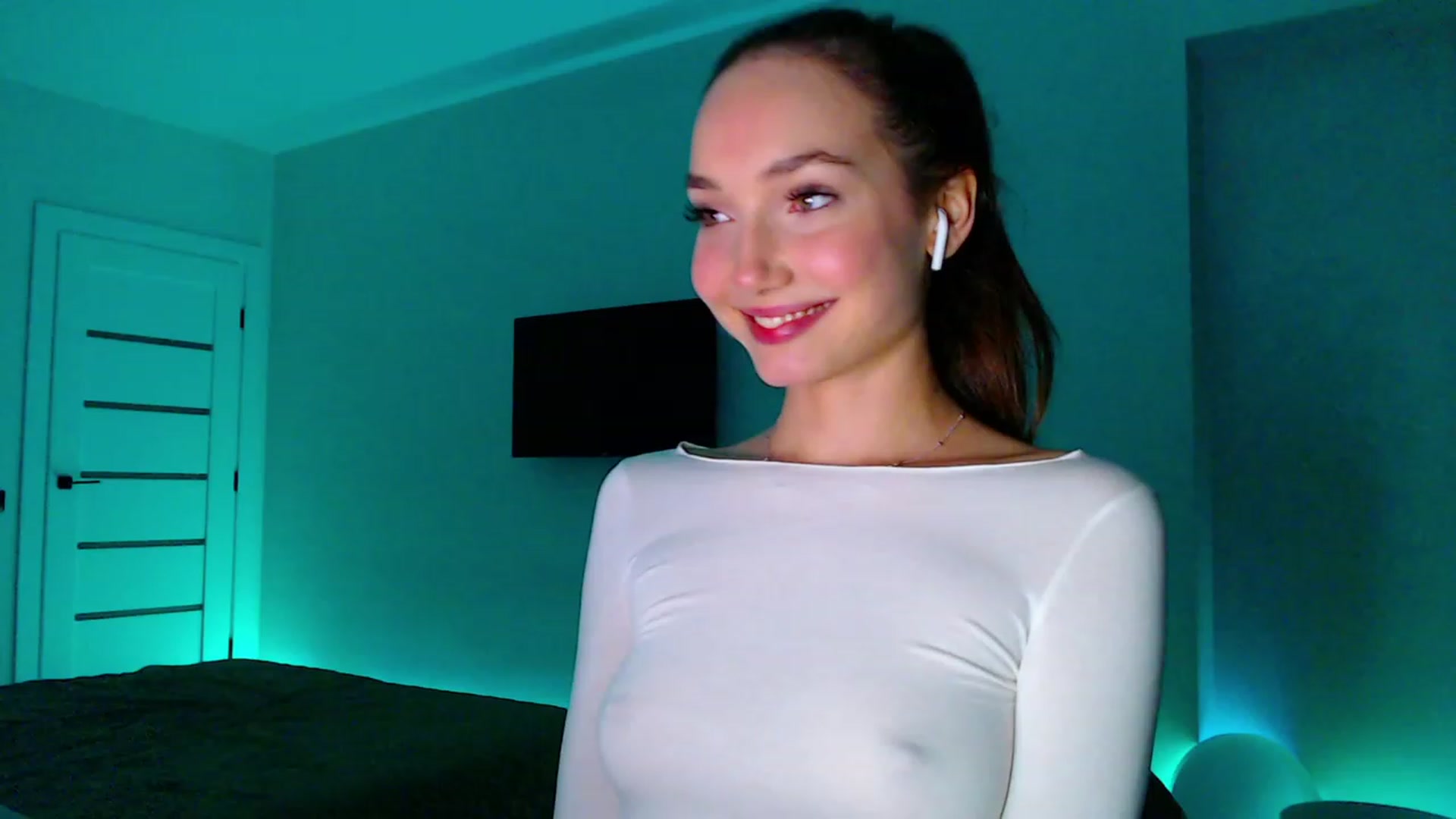 Gallery image thumbnail from Browncat04's myfreecams stream on, 10/06/2023, 16:58 image 10 of 20