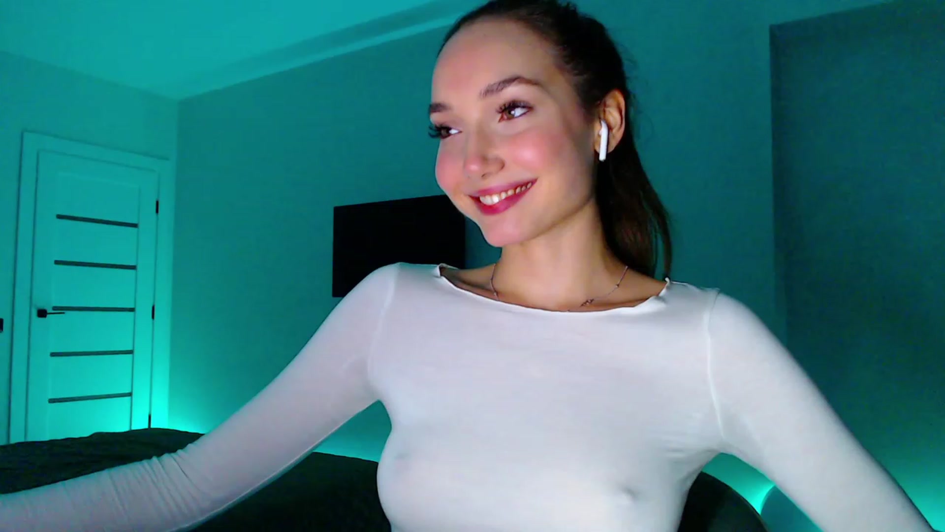 Gallery image thumbnail from Browncat04's myfreecams stream on, 10/06/2023, 16:58 image 4 of 20