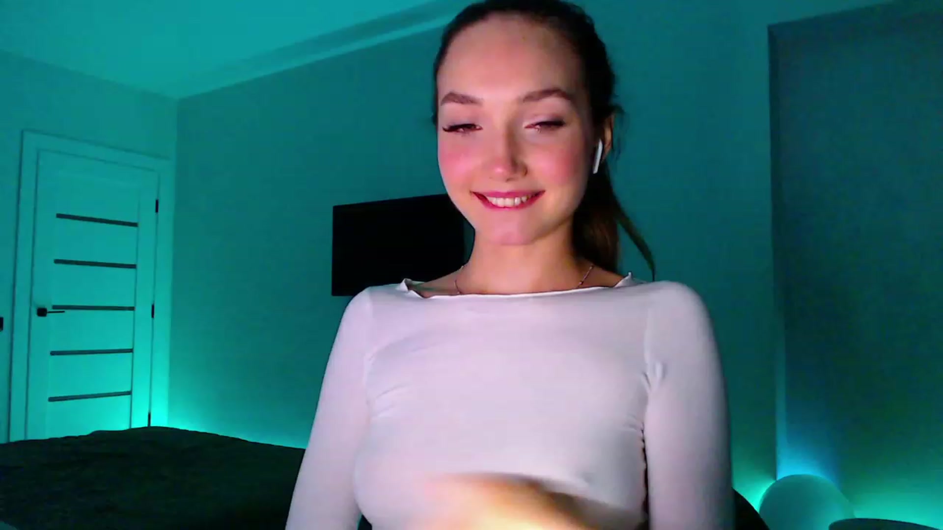 Gallery image thumbnail from Browncat04's myfreecams stream on, 10/06/2023, 16:58 image 8 of 20