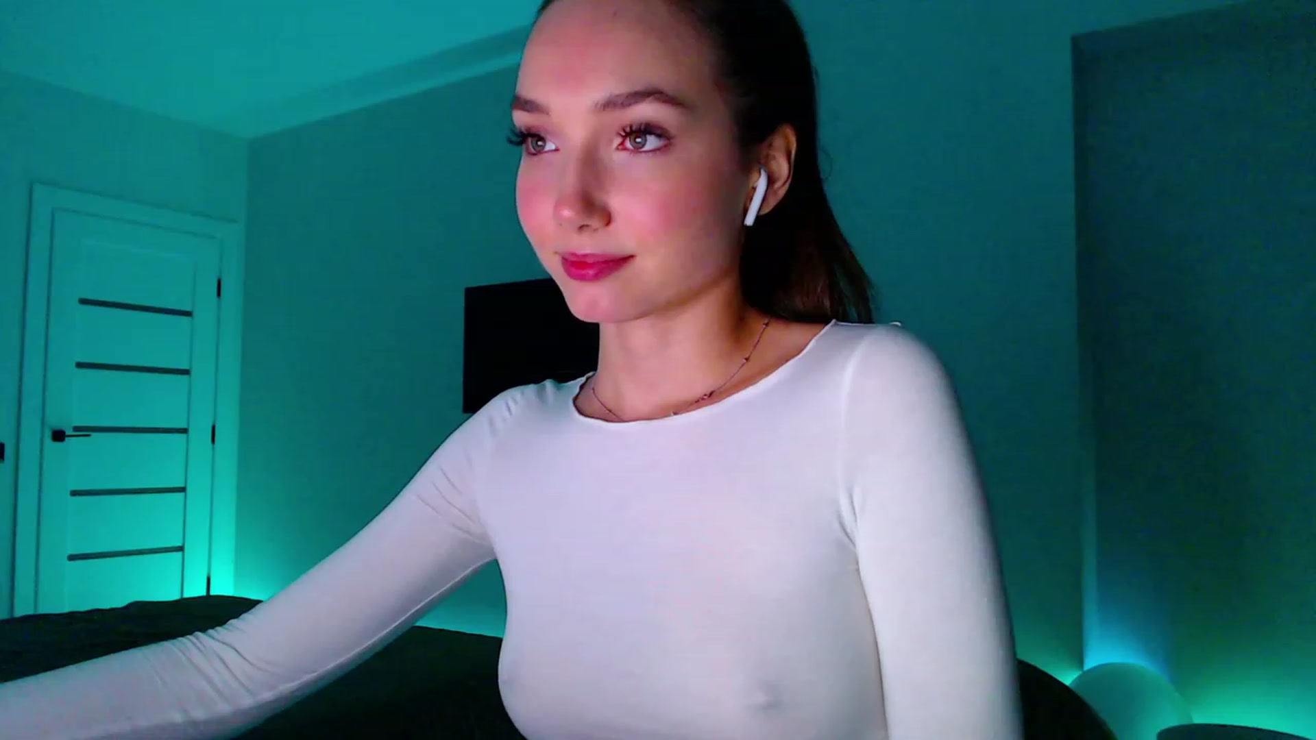 Gallery image thumbnail from Browncat04's myfreecams stream on, 10/06/2023, 17:25 image 16 of 20