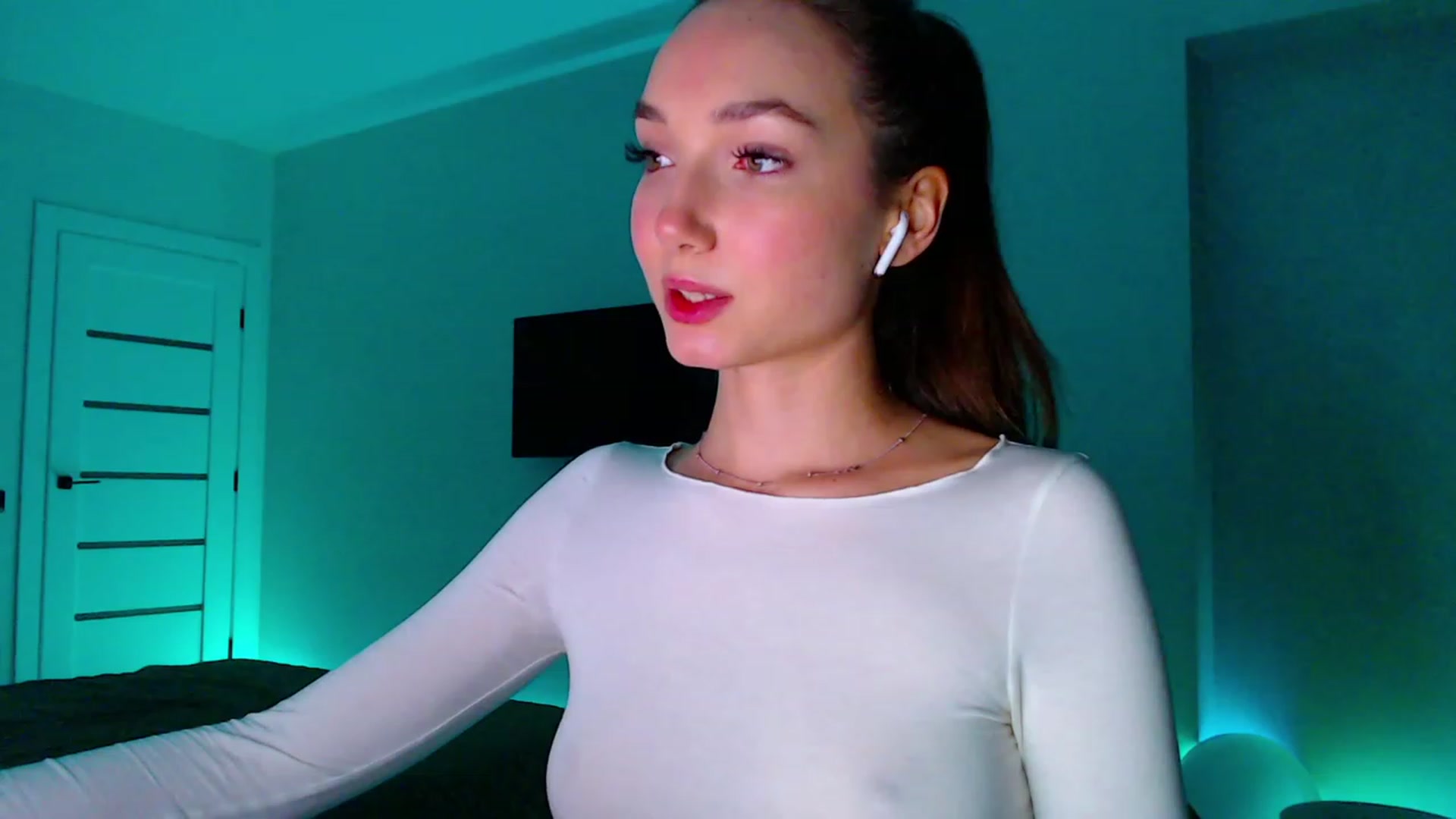 Gallery image thumbnail from Browncat04's myfreecams stream on, 10/06/2023, 17:25 image 9 of 20