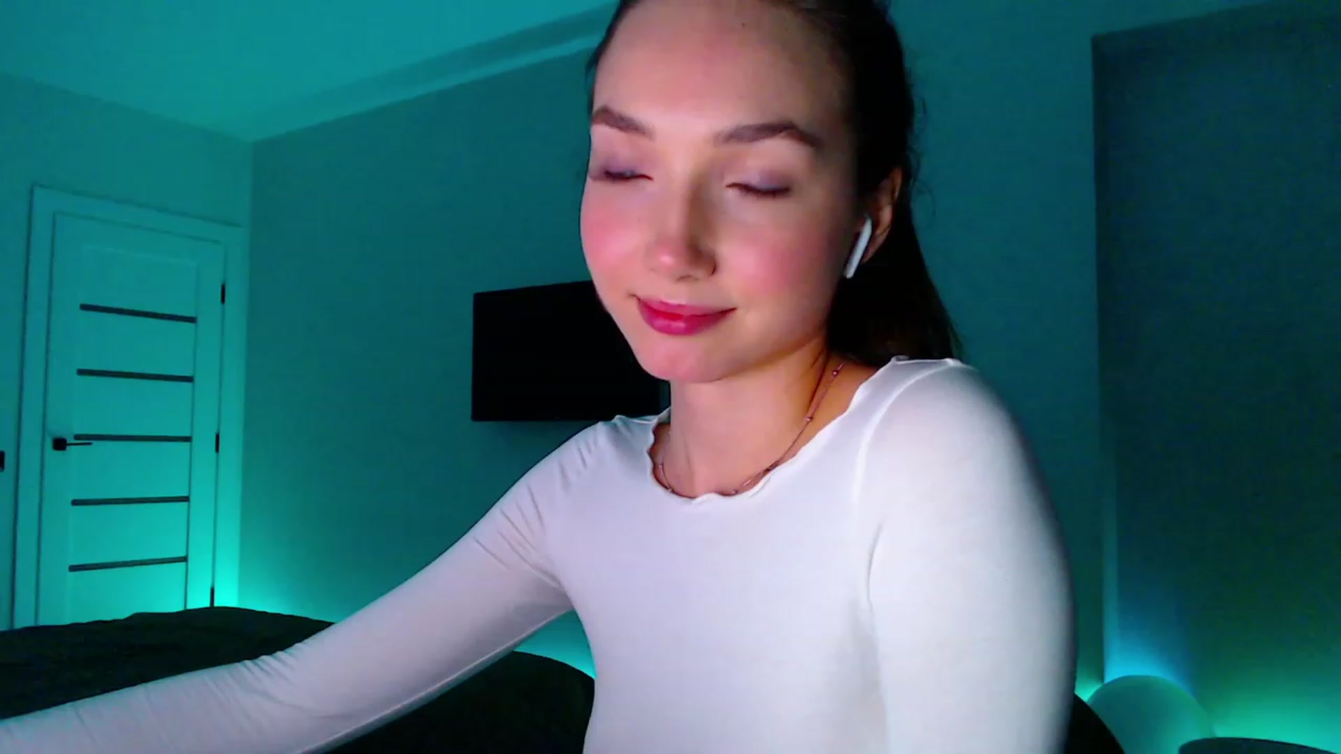 Gallery image thumbnail from Browncat04's myfreecams stream on, 10/06/2023, 17:25 image 11 of 20
