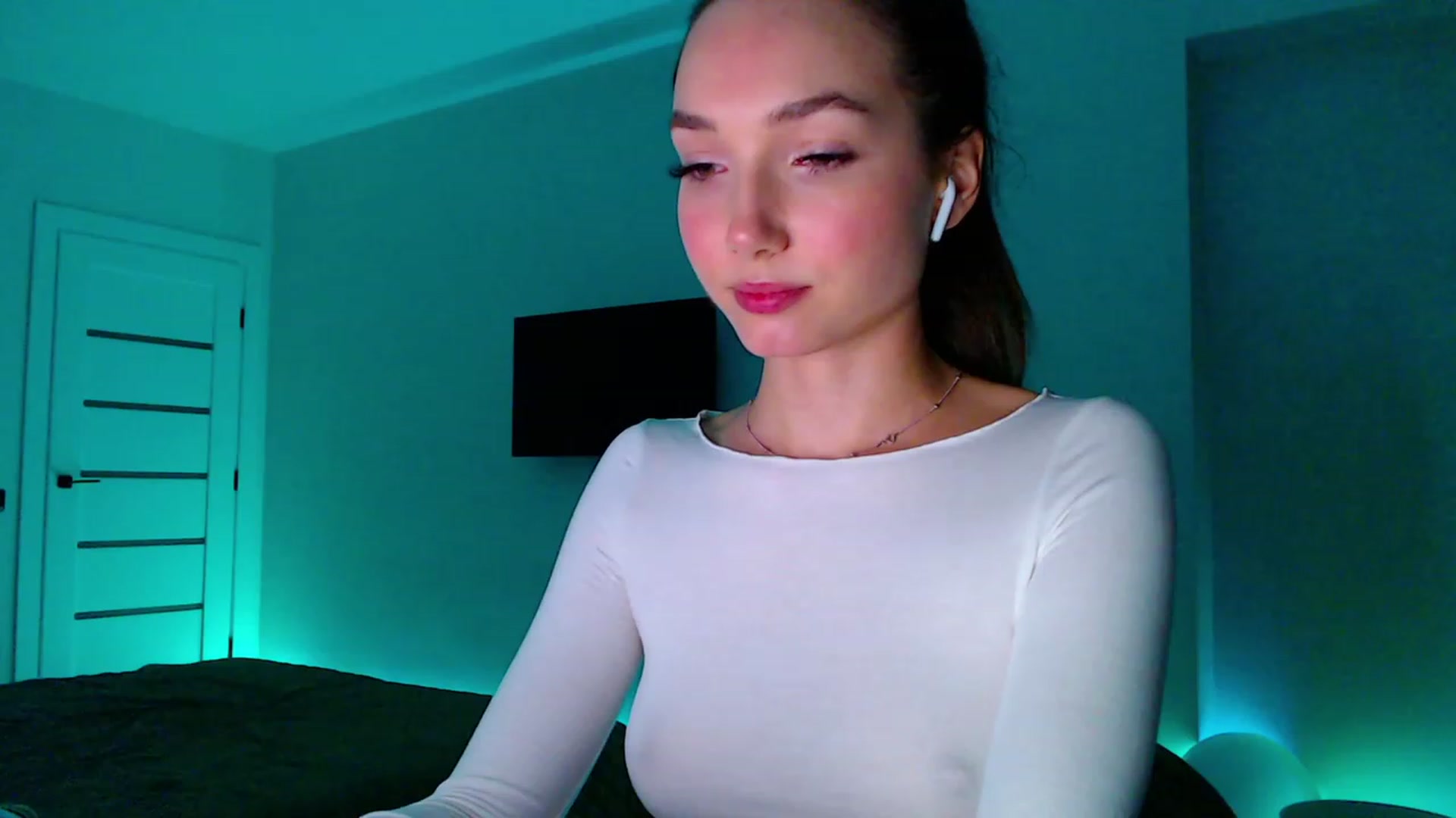 Gallery image thumbnail from Browncat04's myfreecams stream on, 10/06/2023, 17:25 image 19 of 20