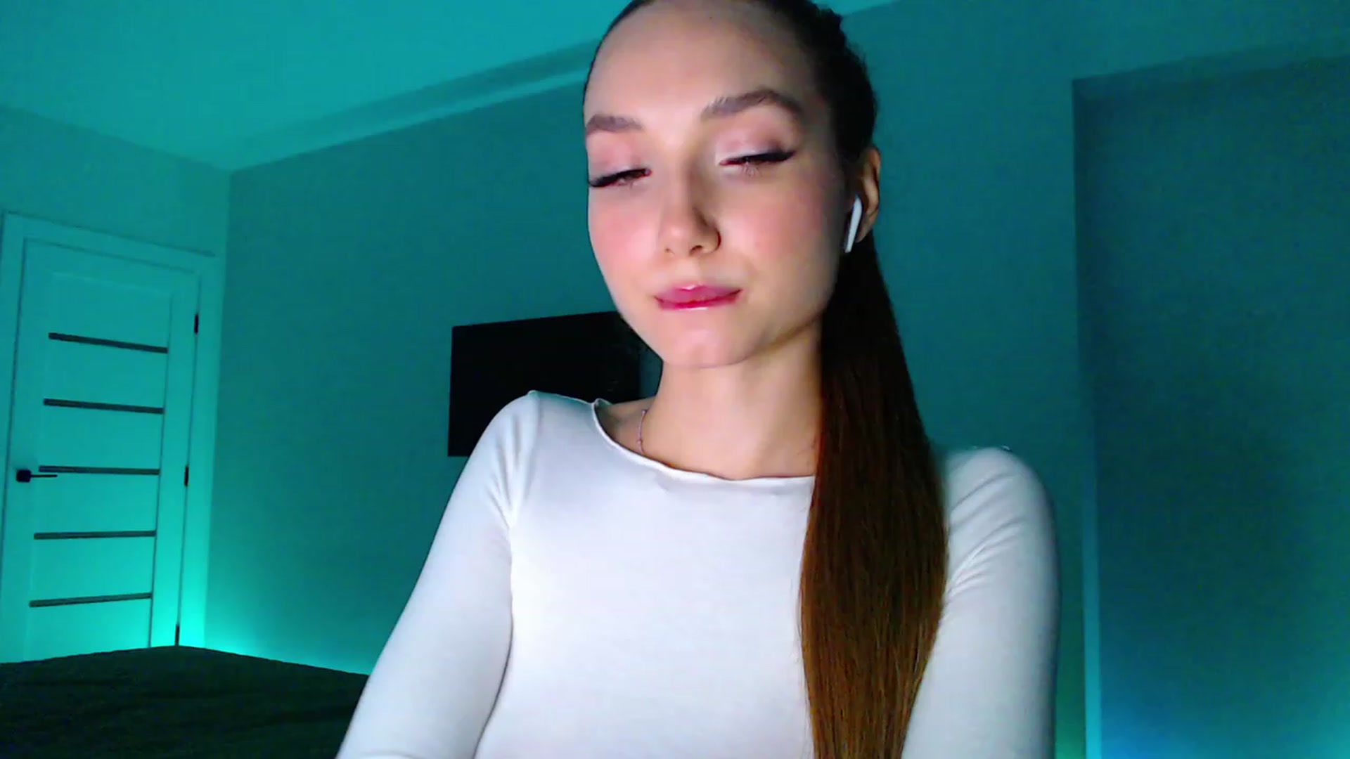 Gallery image thumbnail from Browncat04's myfreecams stream on, 10/18/2023, 15:48 image 10 of 20