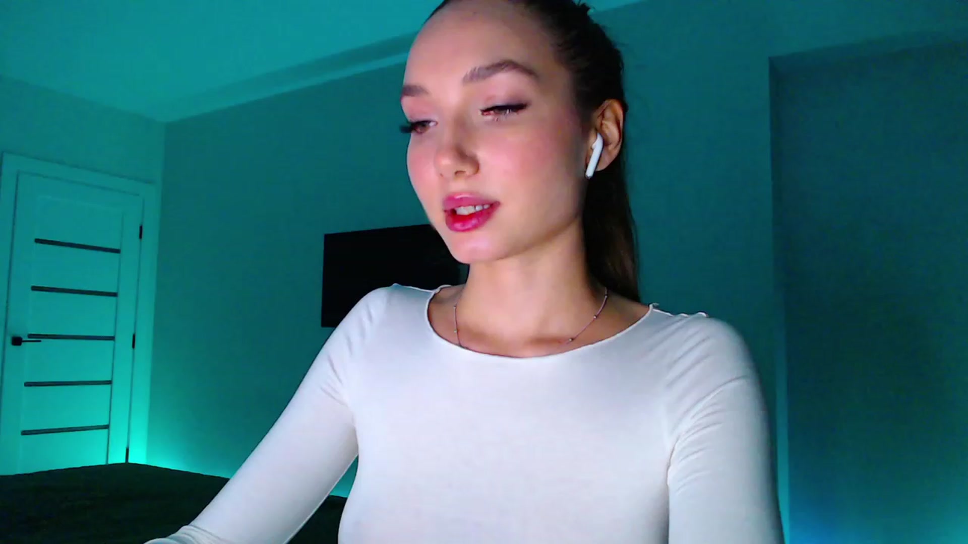 Gallery image thumbnail from Browncat04's myfreecams stream on, 10/18/2023, 15:48 image 16 of 20