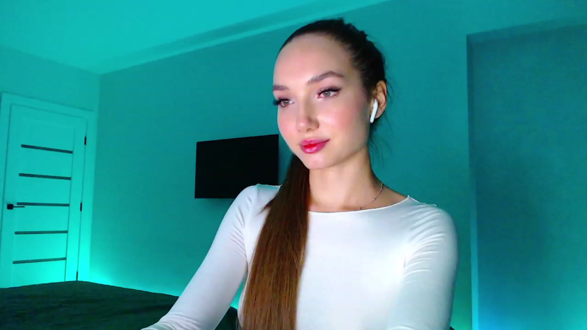 Gallery image thumbnail from Browncat04's myfreecams stream on, 10/18/2023, 17:16 image 18 of 20