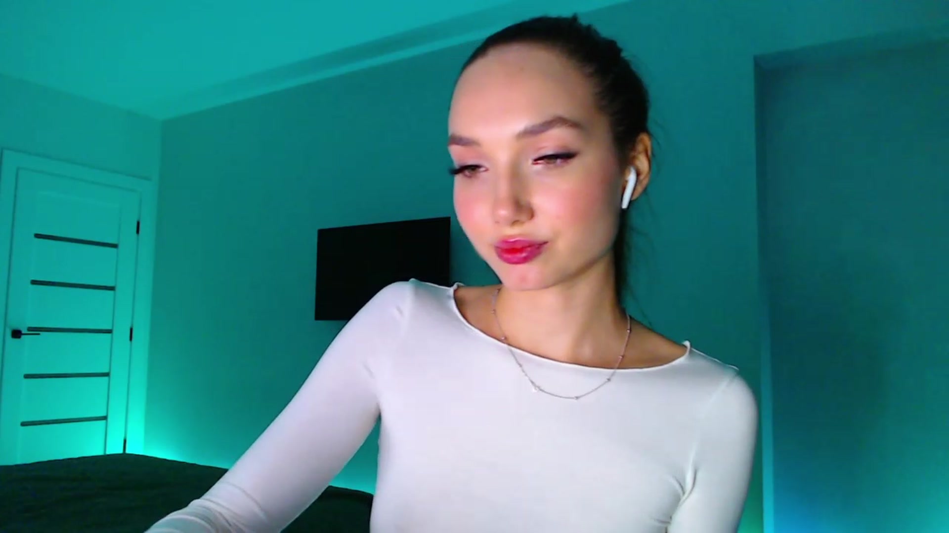 Gallery image thumbnail from Browncat04's myfreecams stream on, 10/18/2023, 17:16 image 3 of 20