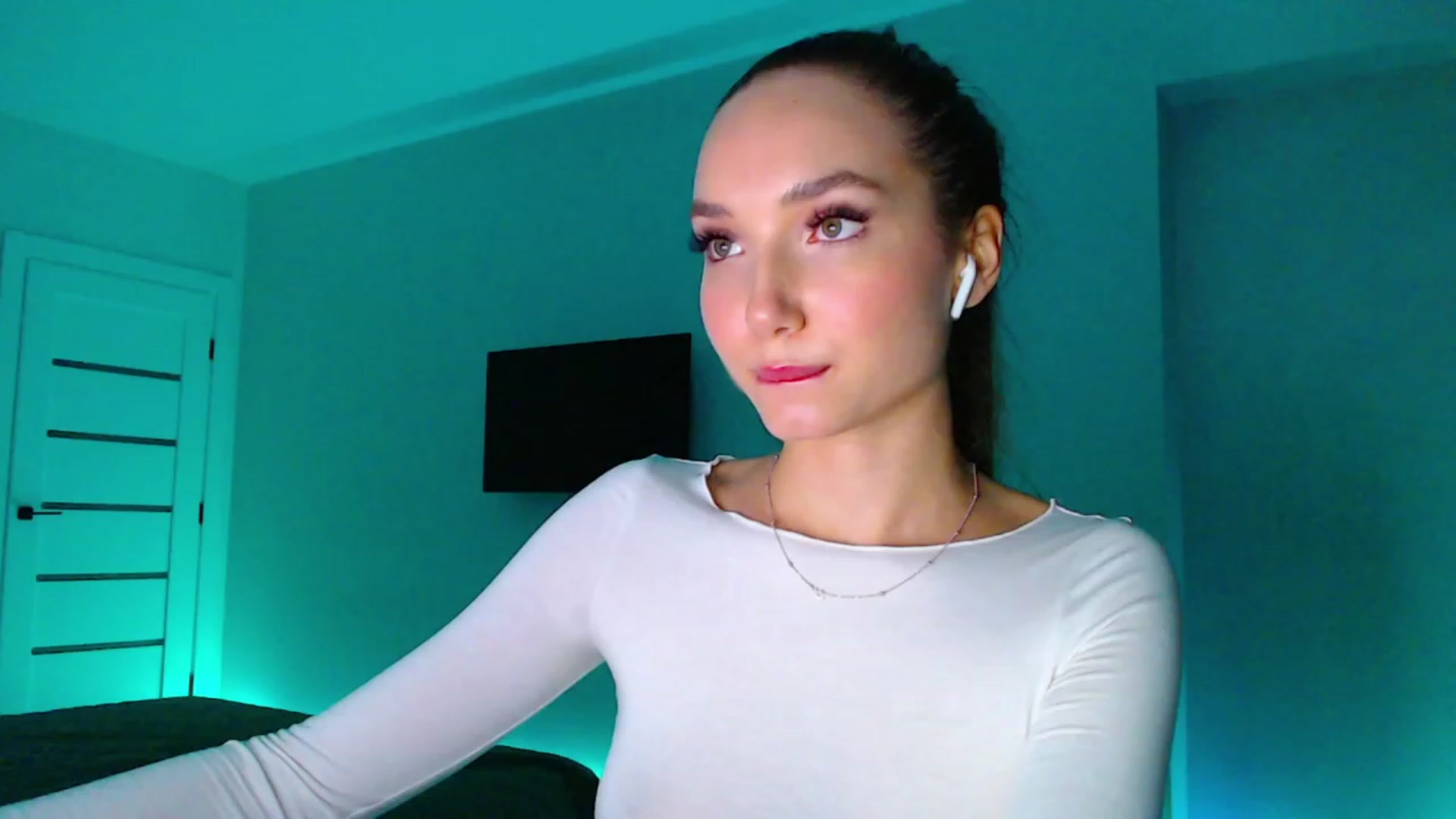 Gallery image thumbnail from Browncat04's myfreecams stream on, 10/18/2023, 17:16 image 4 of 20