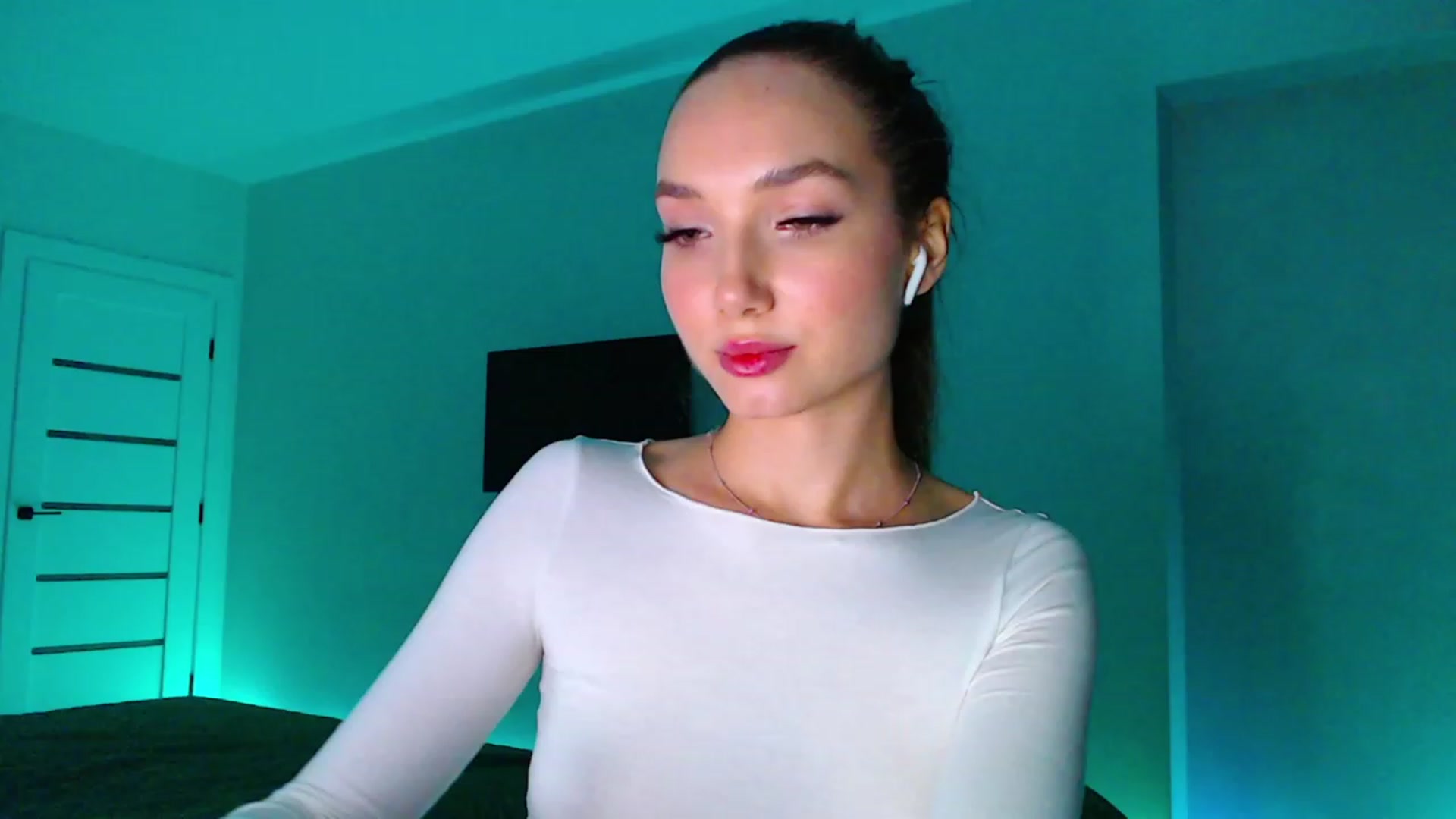 Gallery image thumbnail from Browncat04's myfreecams stream on, 10/18/2023, 17:16 image 14 of 20