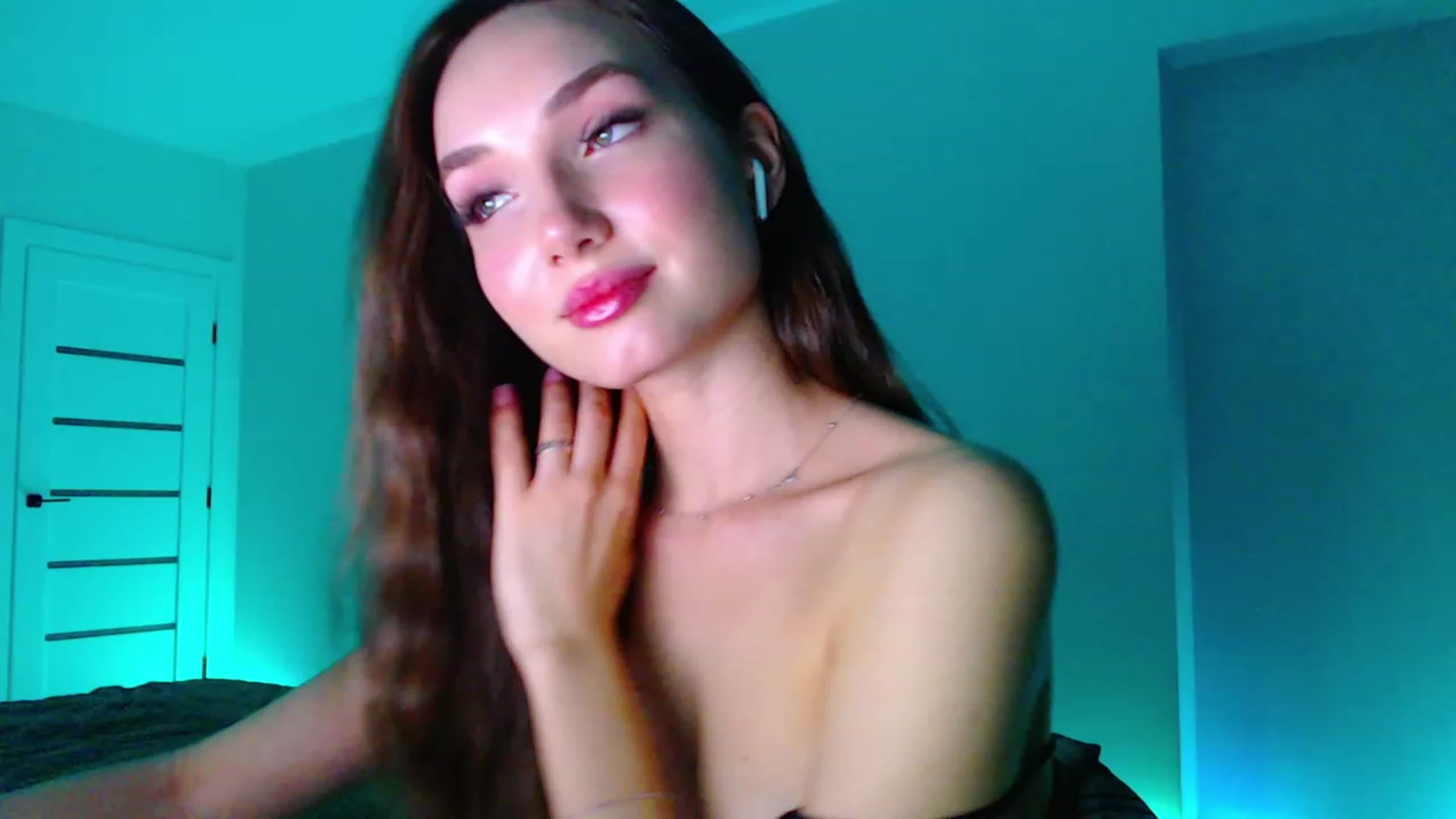 Gallery image thumbnail from Browncat04's myfreecams stream on, 10/19/2023, 17:30 image 17 of 20