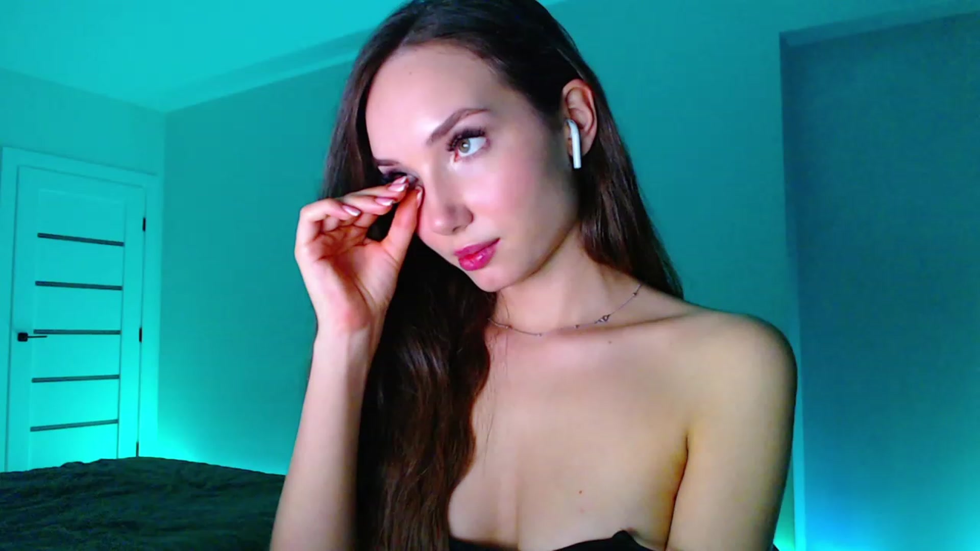 Gallery image thumbnail from Browncat04's myfreecams stream on, 10/19/2023, 17:30 image 15 of 20