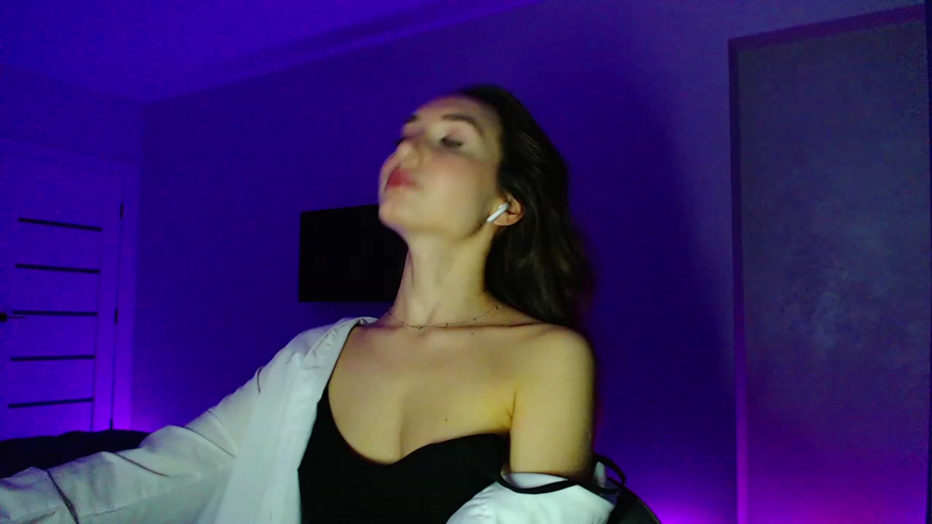Gallery image thumbnail from Browncat04's myfreecams stream on, 11/27/2023, 17:27 image 18 of 20