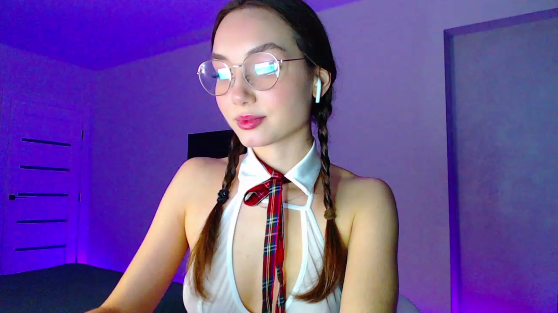 Gallery image thumbnail from Browncat04's myfreecams stream on, 12/17/2023, 15:24 image 4 of 20