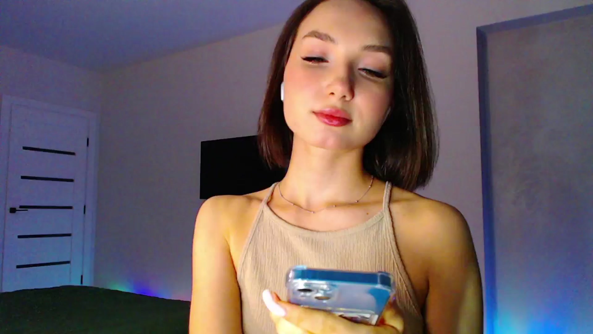 Gallery image thumbnail from Browncat04's myfreecams stream on, 03/19/2024, 18:06 image 13 of 20