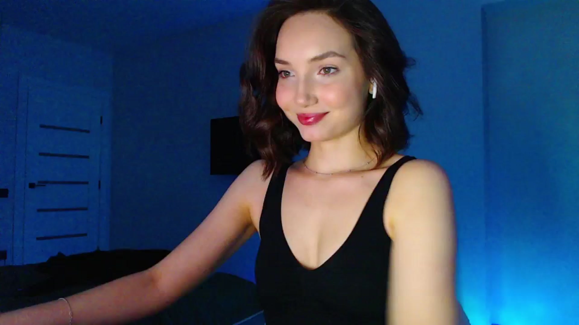 Gallery image thumbnail from Browncat04's myfreecams stream on, 06/18/2024, 15:46 image 16 of 20