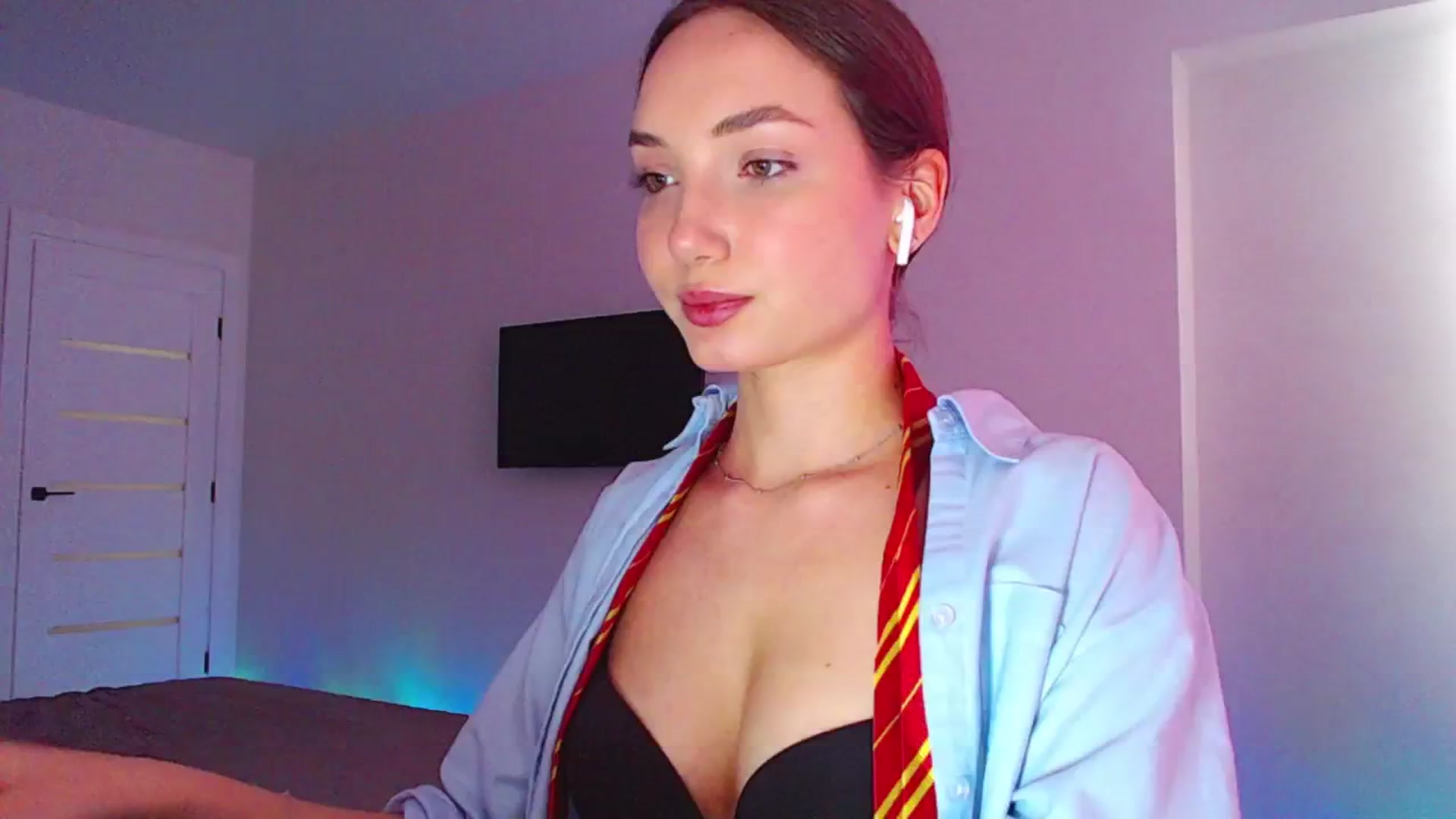 Gallery image thumbnail from Browncat04's myfreecams stream on, 07/20/2024, 15:27 image 10 of 20