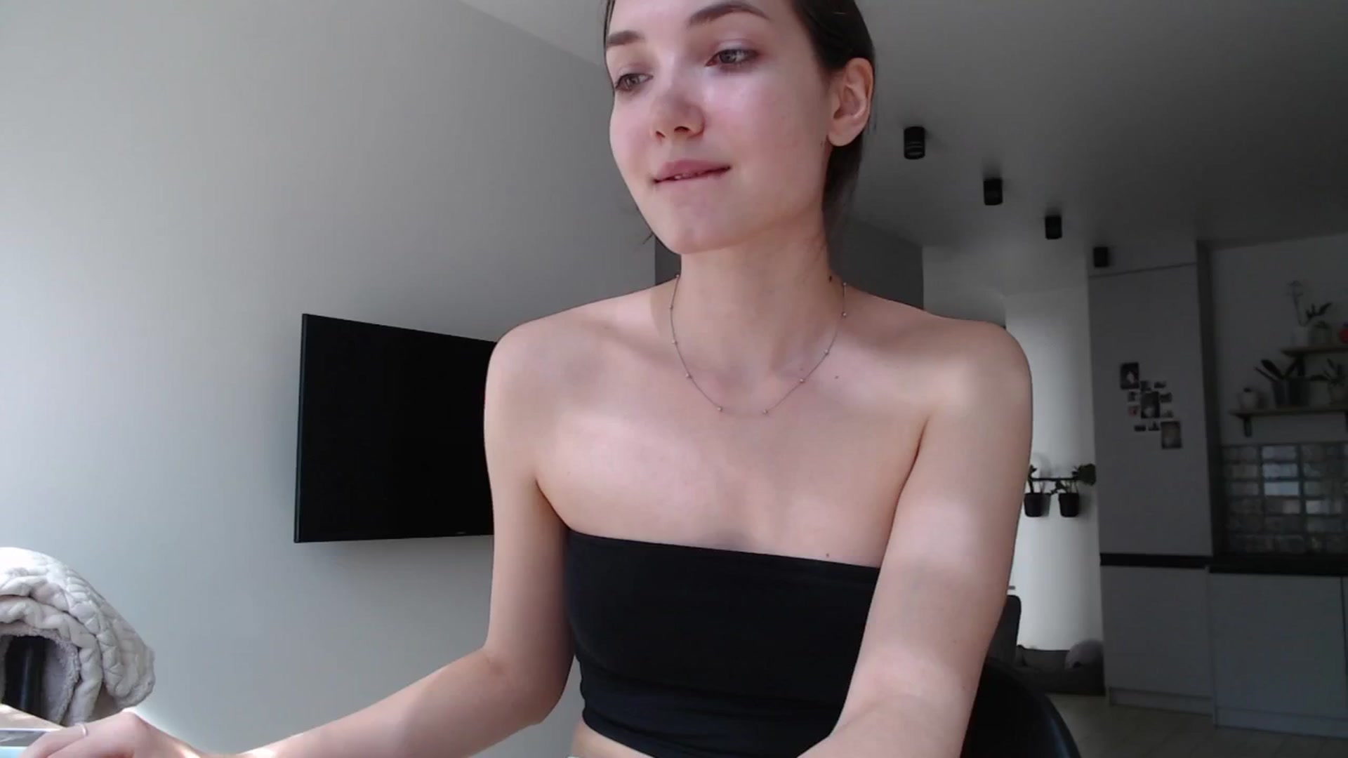 Gallery image thumbnail from Browncat04's myfreecams stream on, 08/08/2024, 12:28 image 4 of 20