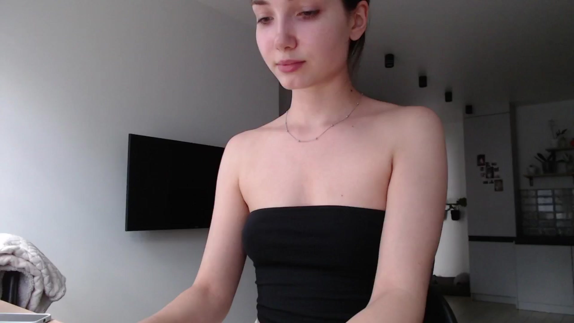 Gallery image thumbnail from Browncat04's myfreecams stream on, 08/08/2024, 12:28 image 12 of 20