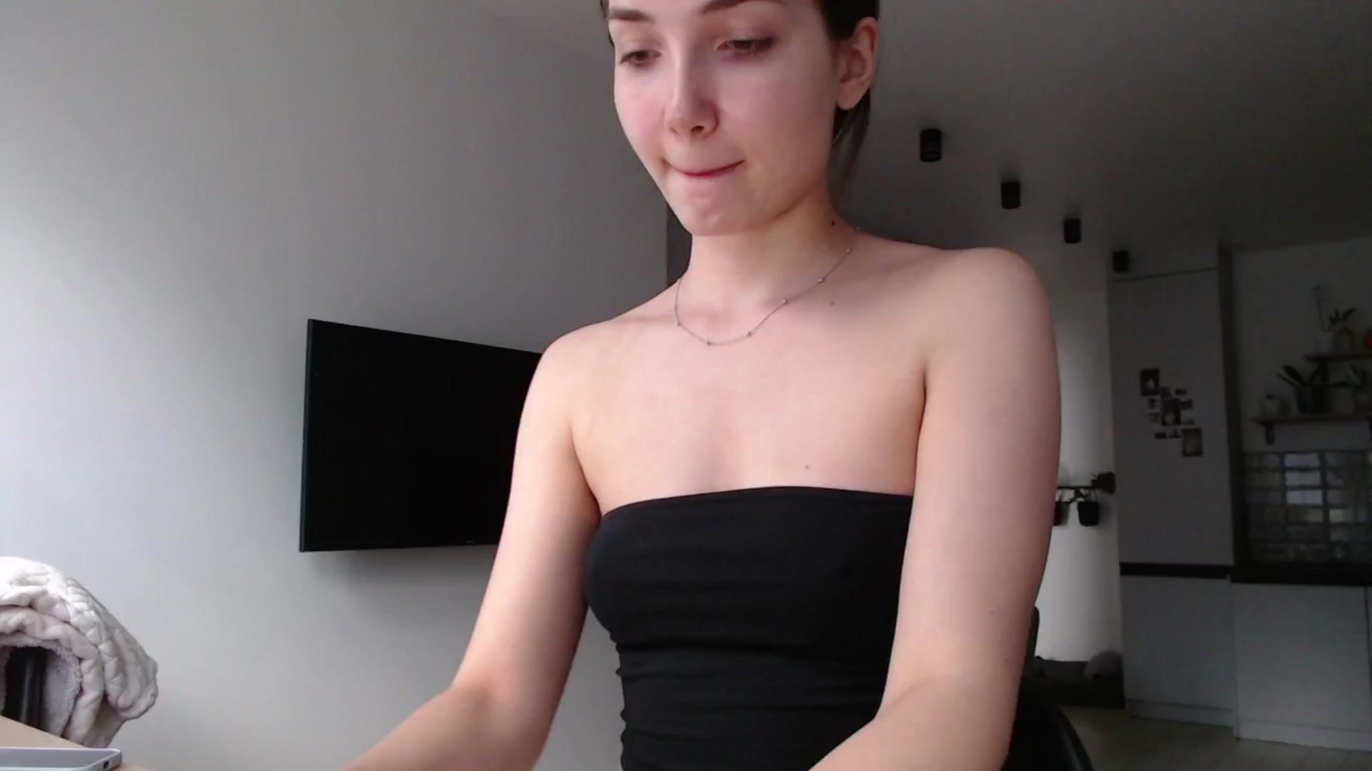 Gallery image thumbnail from Browncat04's myfreecams stream on, 08/08/2024, 12:28 image 9 of 20