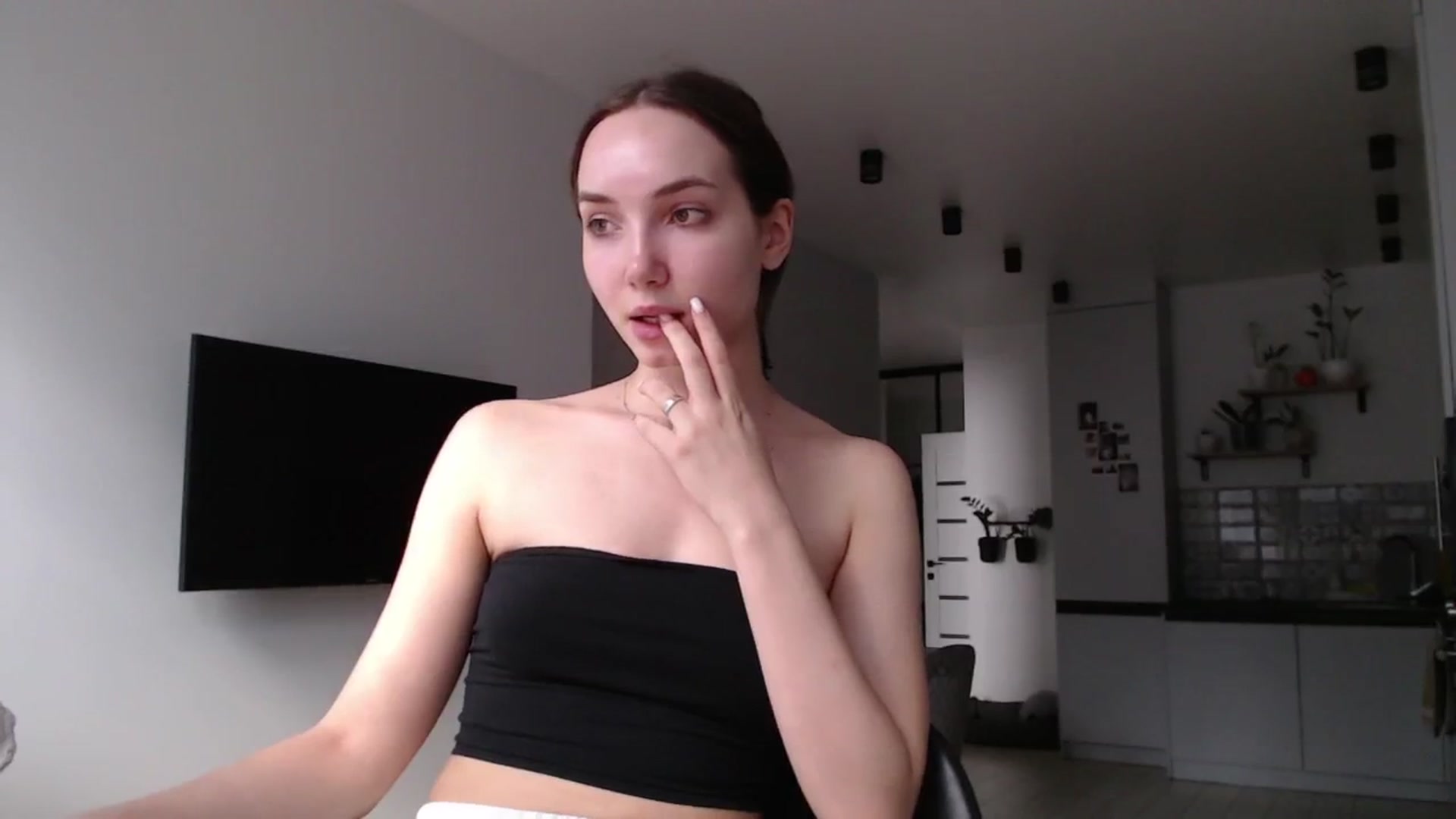 Gallery image thumbnail from Browncat04's myfreecams stream on, 08/08/2024, 12:59 image 12 of 20