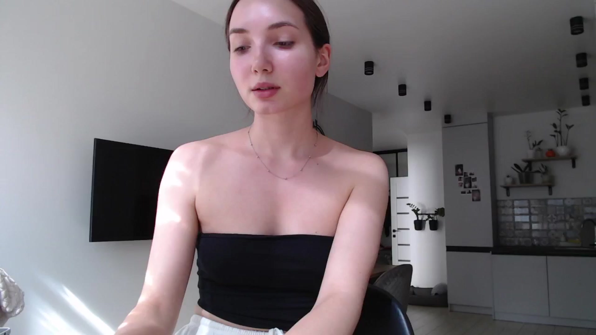 Gallery image thumbnail from Browncat04's myfreecams stream on, 08/08/2024, 12:59 image 1 of 20