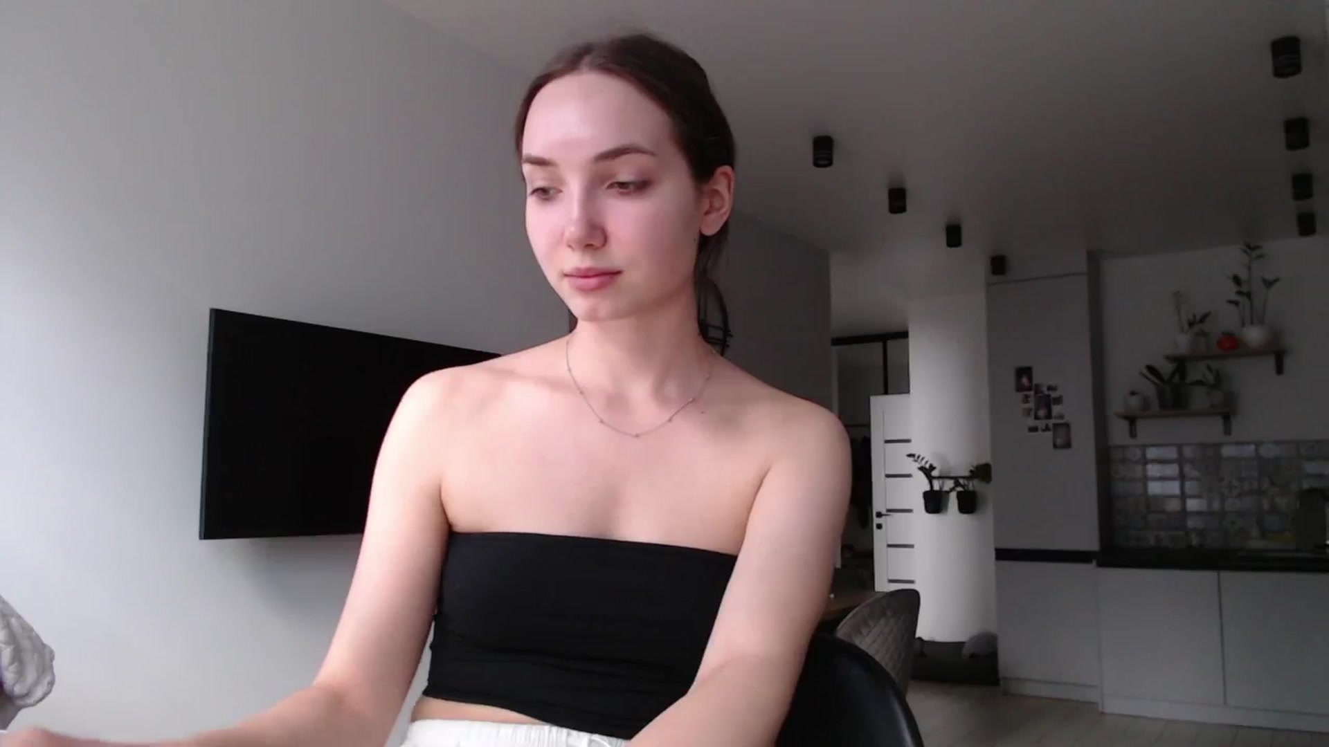 Gallery image thumbnail from Browncat04's myfreecams stream on, 08/08/2024, 12:59 image 8 of 20