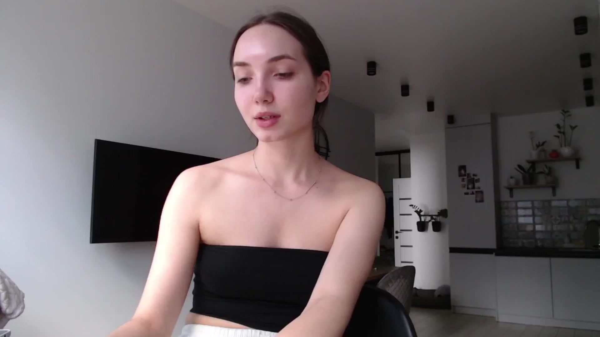 Gallery image thumbnail from Browncat04's myfreecams stream on, 08/08/2024, 12:59 image 7 of 20