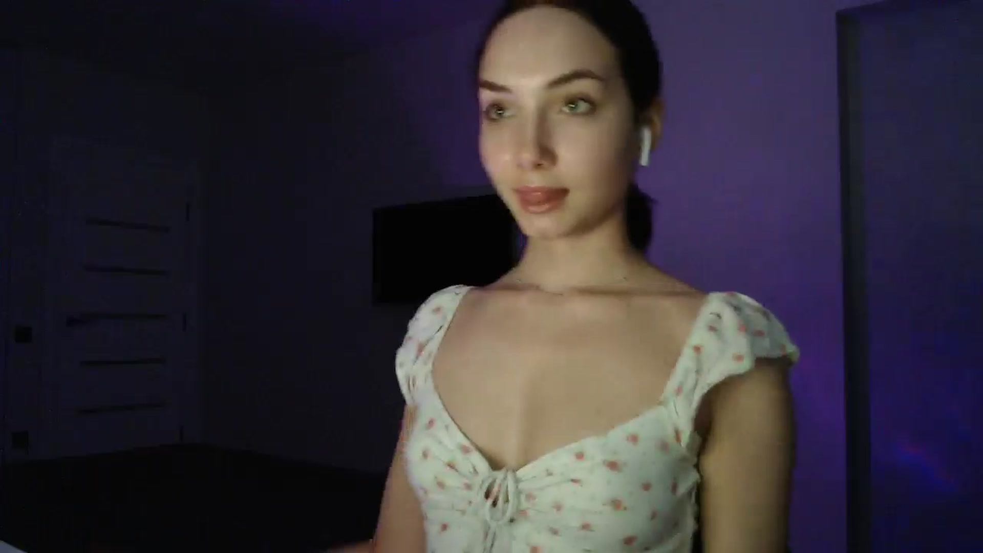 Gallery image thumbnail from Browncat04's myfreecams stream on, 08/22/2024, 16:32 image 2 of 20