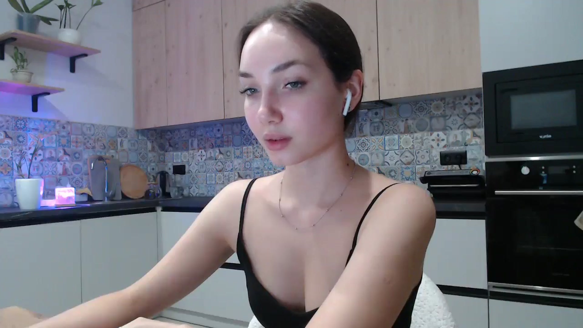 Gallery image thumbnail from Browncat04's myfreecams stream on, 09/30/2024, 17:37 image 13 of 20