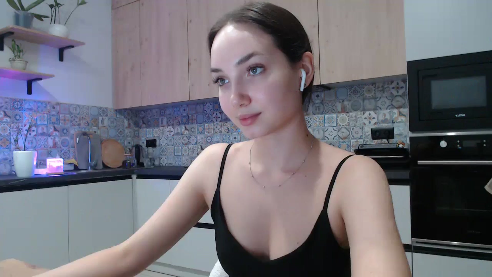 Gallery image thumbnail from Browncat04's myfreecams stream on, 09/30/2024, 17:37 image 14 of 20