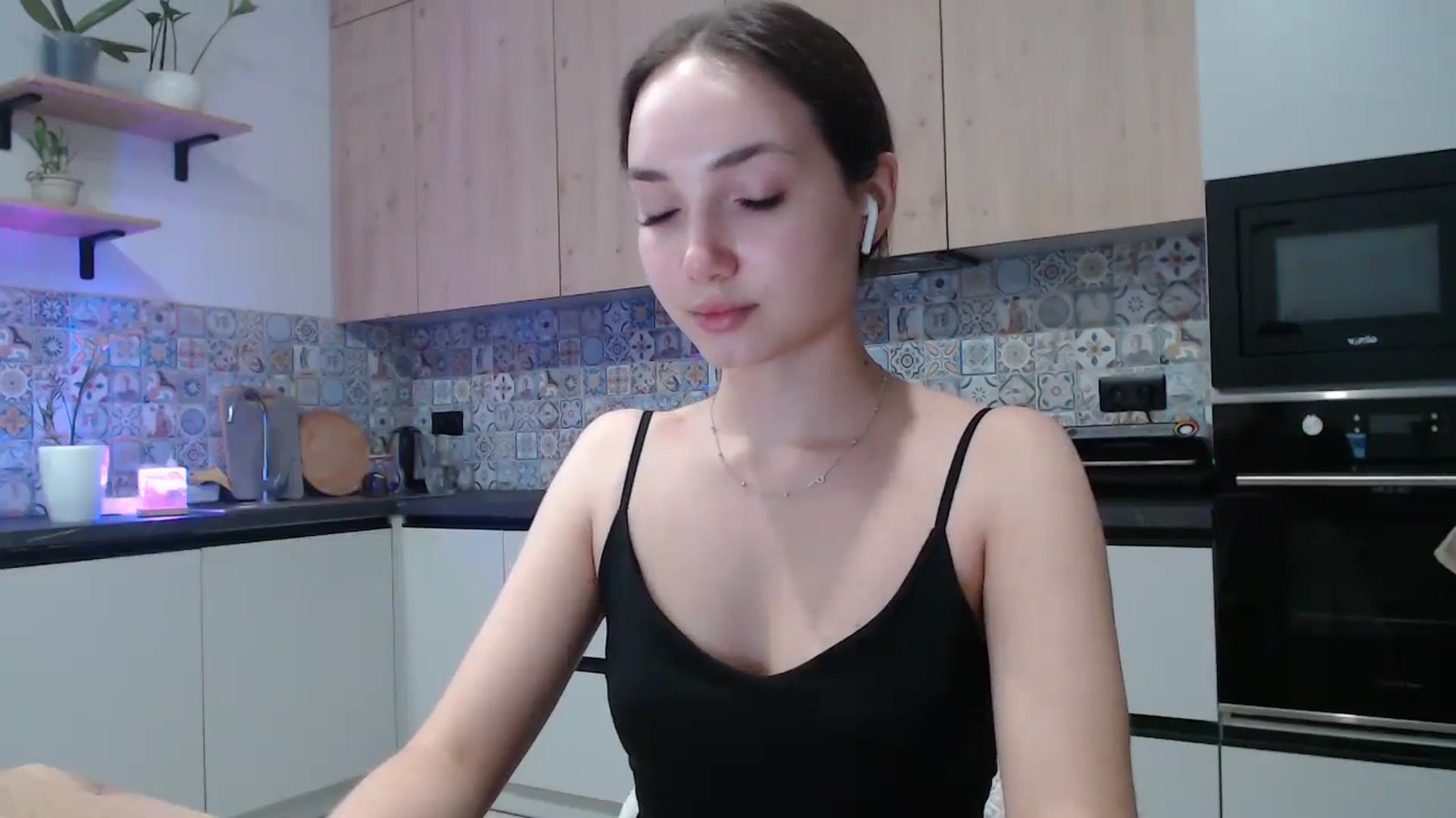 Gallery image thumbnail from Browncat04's myfreecams stream on, 09/30/2024, 17:37 image 8 of 20