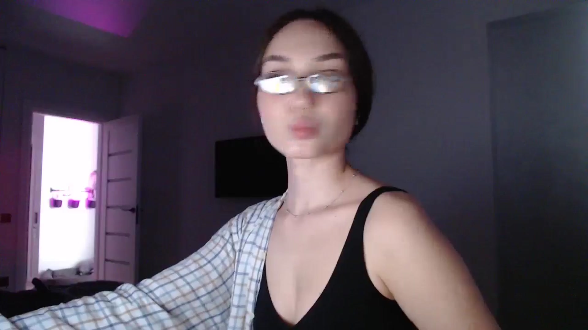 Gallery image thumbnail from Browncat04's myfreecams stream on, 10/11/2024, 14:29 image 17 of 20
