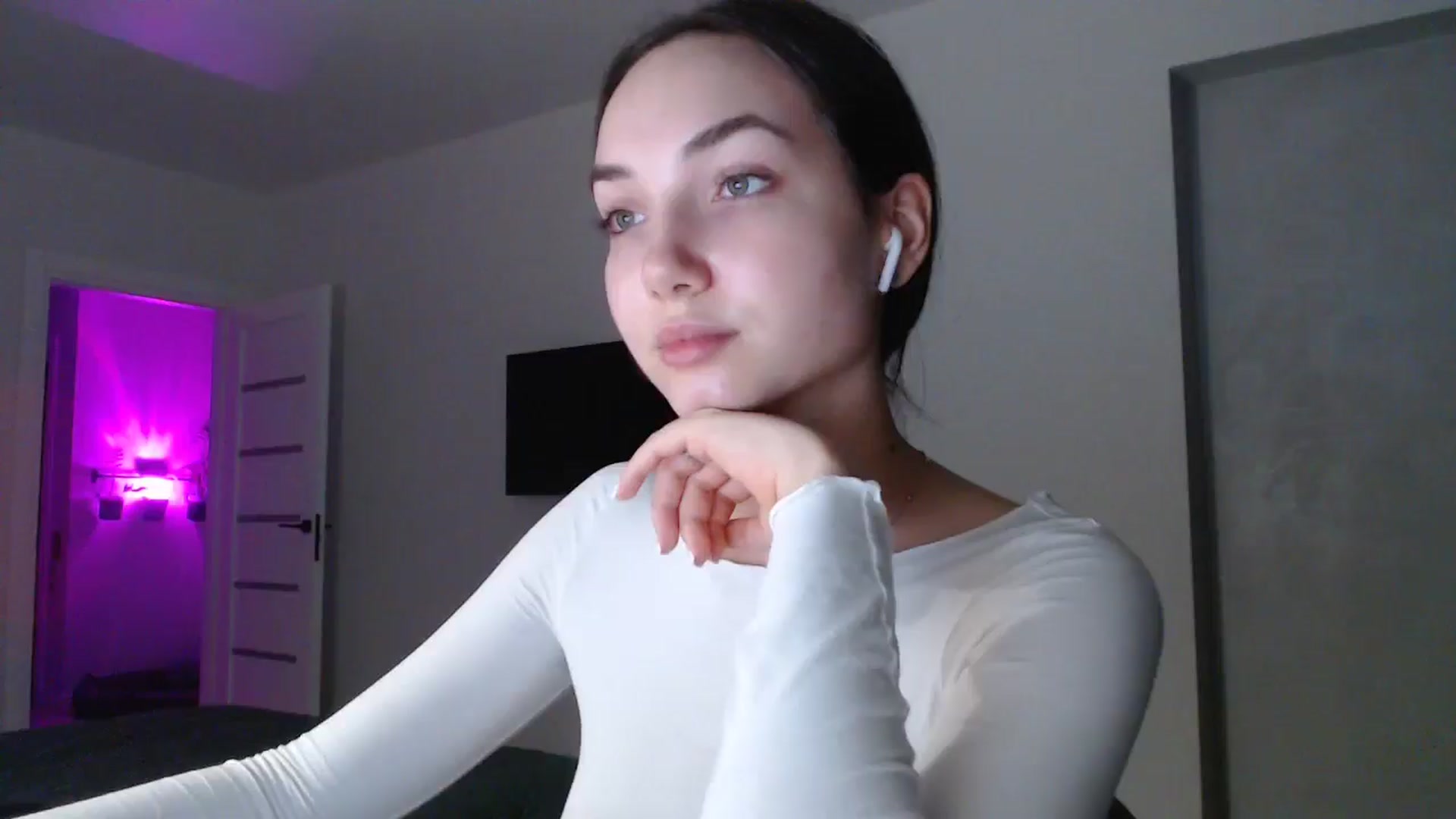 Gallery image thumbnail from Browncat04's myfreecams stream on, 10/14/2024, 17:09 image 18 of 20
