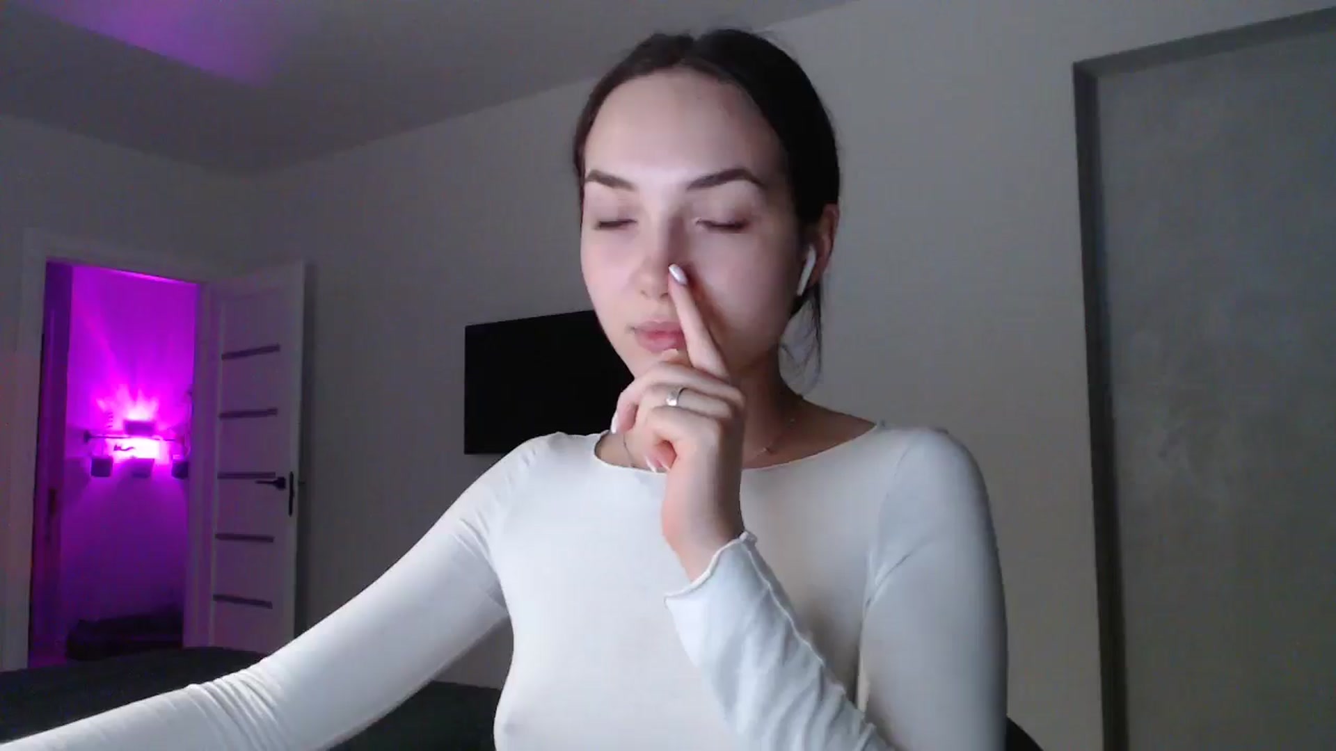 Gallery image thumbnail from Browncat04's myfreecams stream on, 10/14/2024, 17:09 image 17 of 20