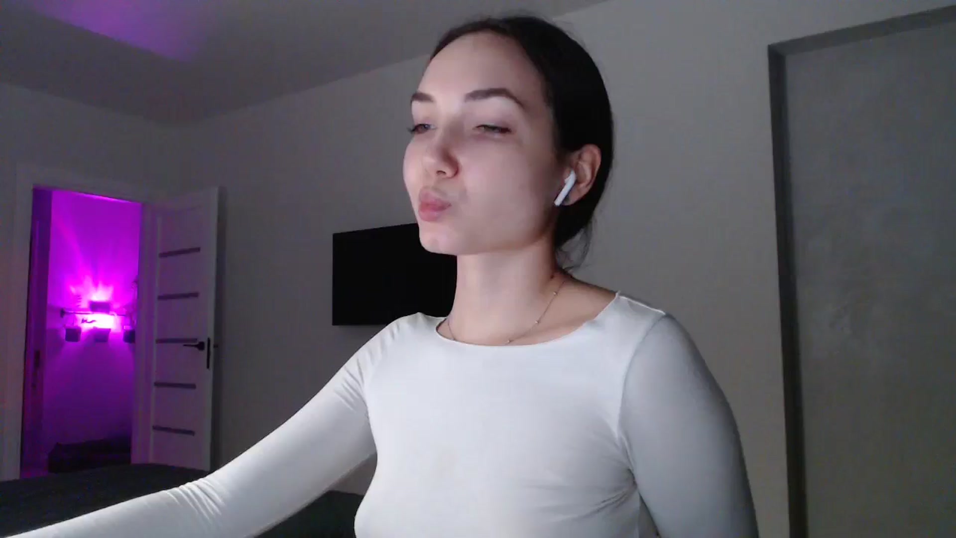 Gallery image thumbnail from Browncat04's myfreecams stream on, 10/14/2024, 17:09 image 14 of 20