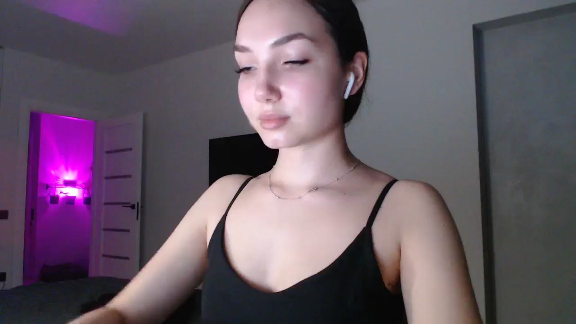 Gallery image thumbnail from Browncat04's myfreecams stream on, 10/29/2024, 15:59 image 10 of 20