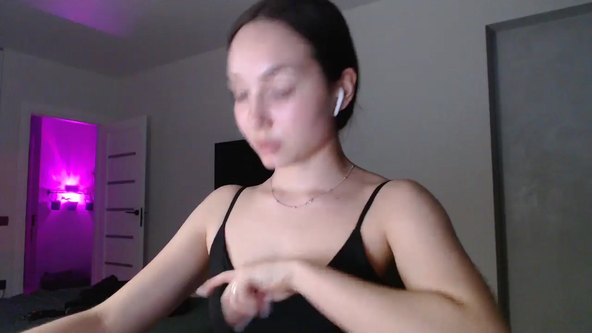 Gallery image thumbnail from Browncat04's myfreecams stream on, 10/29/2024, 15:59 image 15 of 20