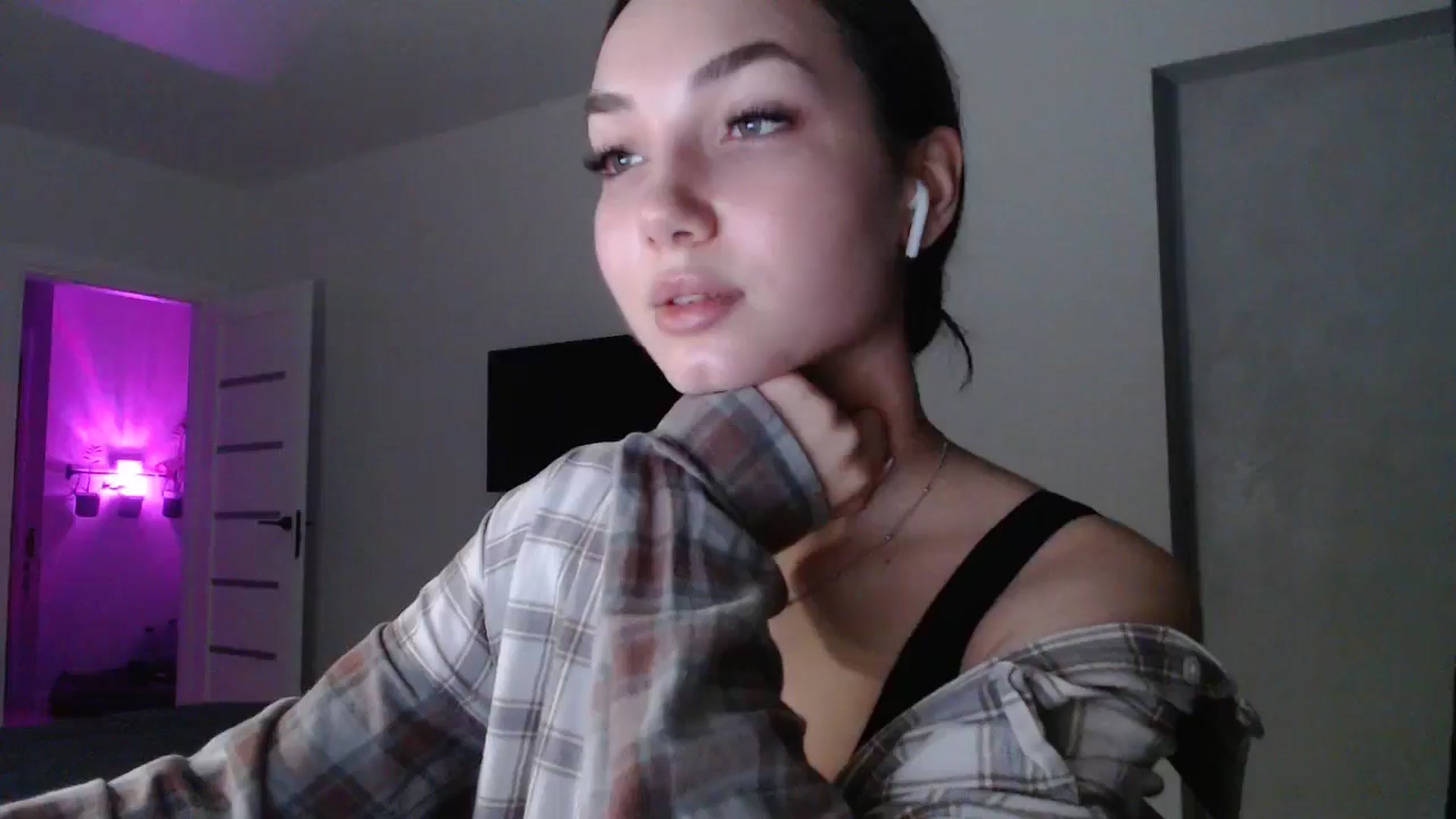 Gallery image thumbnail from Browncat04's myfreecams stream on, 11/02/2024, 15:15 image 15 of 20