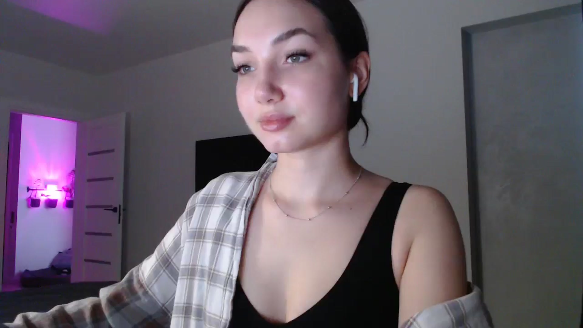Gallery image thumbnail from Browncat04's myfreecams stream on, 11/02/2024, 15:15 image 3 of 20