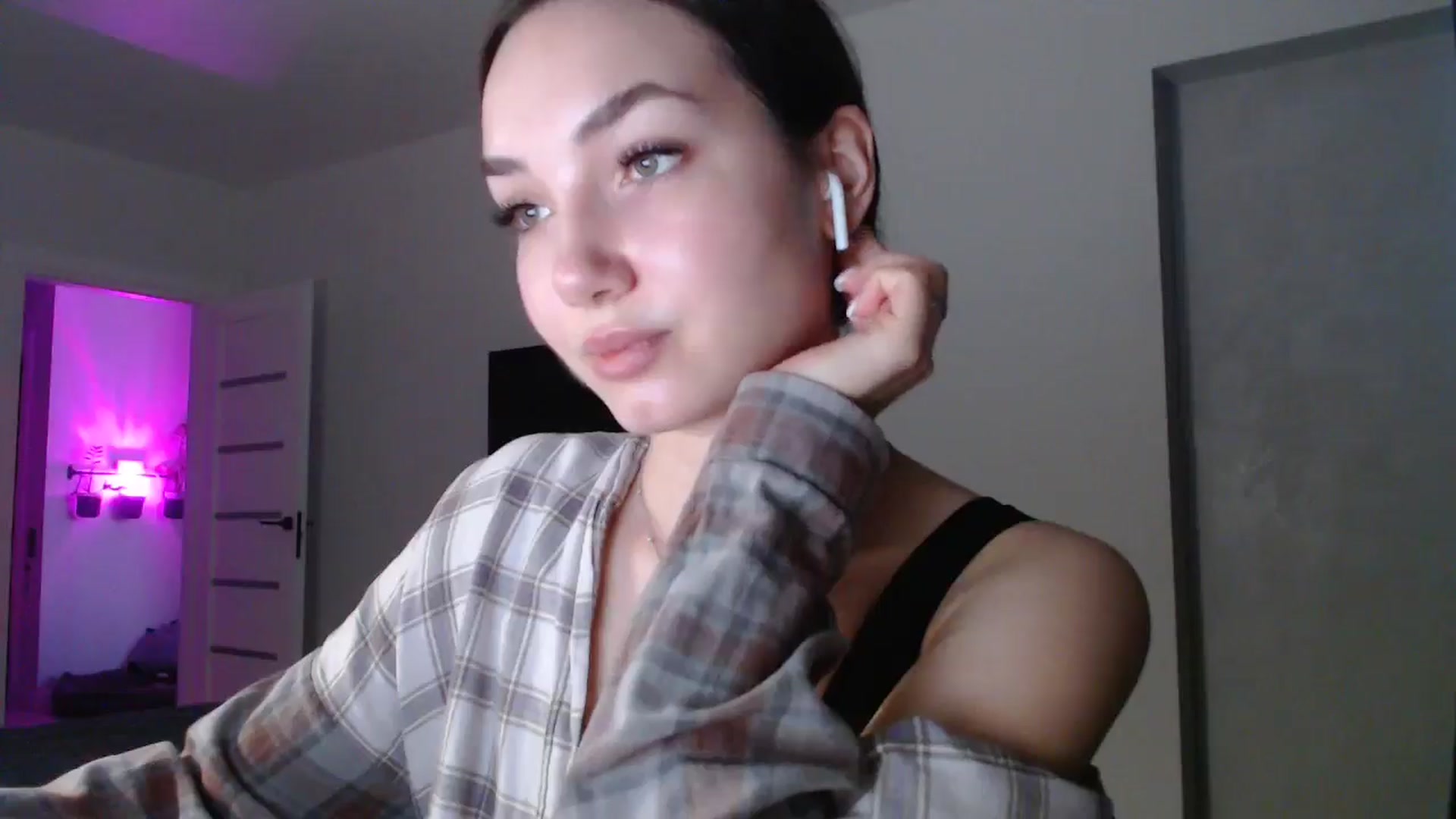 Gallery image thumbnail from Browncat04's myfreecams stream on, 11/02/2024, 15:15 image 5 of 20