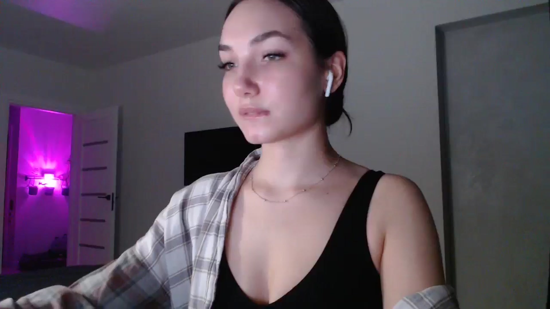 Gallery image thumbnail from Browncat04's myfreecams stream on, 11/02/2024, 15:15 image 12 of 20