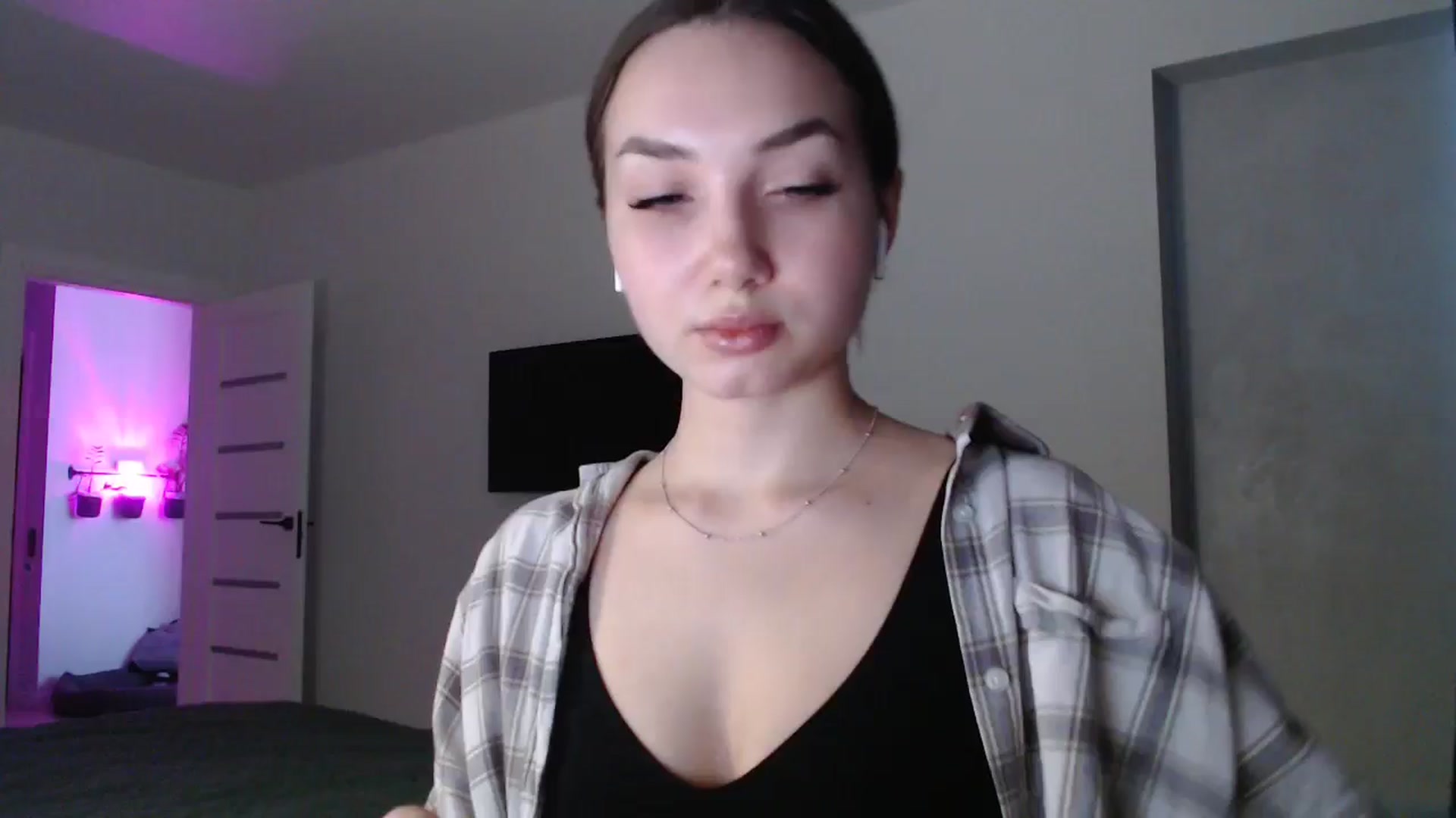 Gallery image thumbnail from Browncat04's myfreecams stream on, 11/02/2024, 15:15 image 1 of 20