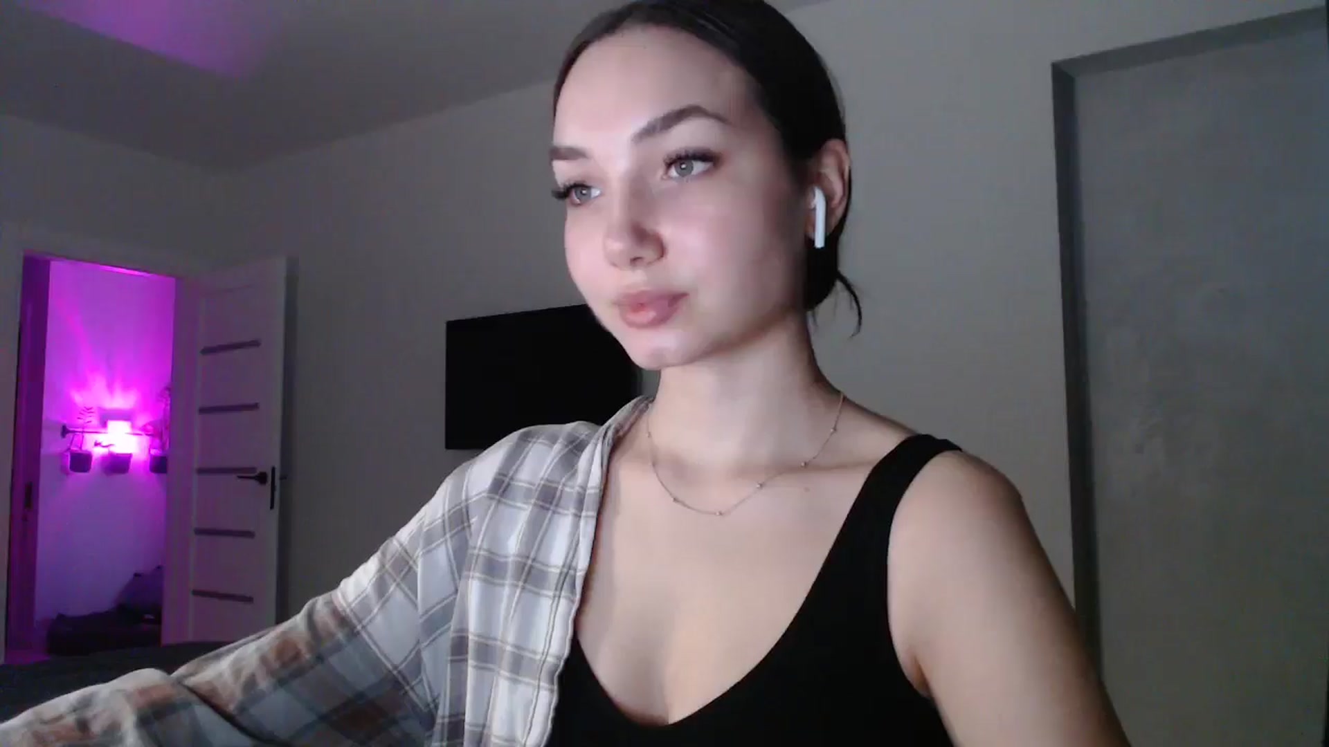 Gallery image thumbnail from Browncat04's myfreecams stream on, 11/02/2024, 15:15 image 6 of 20