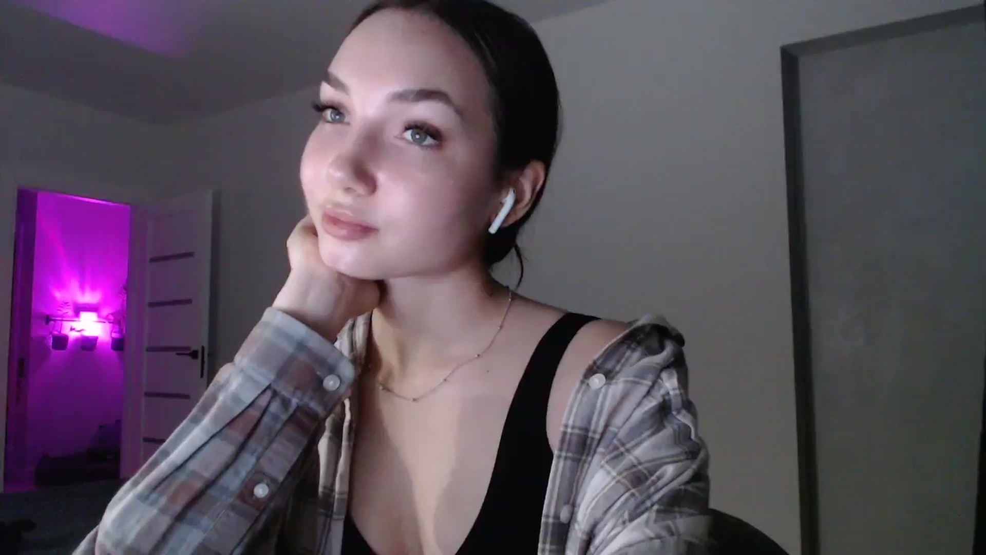 Gallery image thumbnail from Browncat04's myfreecams stream on, 11/02/2024, 15:15 image 20 of 20